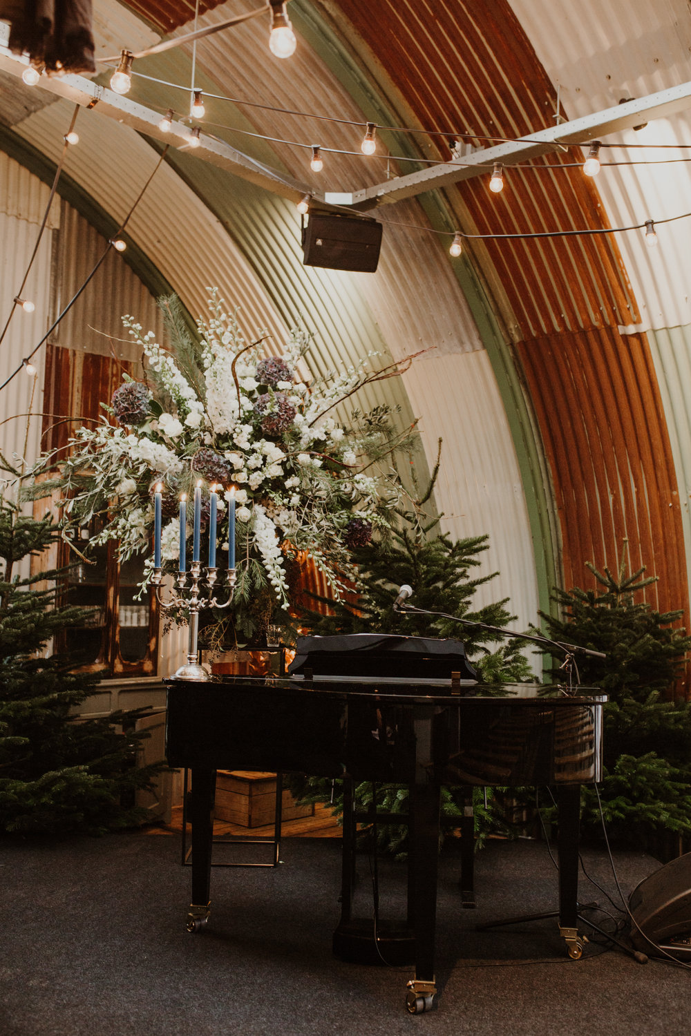 A.P Bloem florist bloemist Amsterdam Kerkstraat wedding Bruiloft trouwen event kerst Christmas gezellig liefde love Ido evenement styling winter trouwinspiratie weddinginspiration weddinggoals shesaidyes piano arrangement