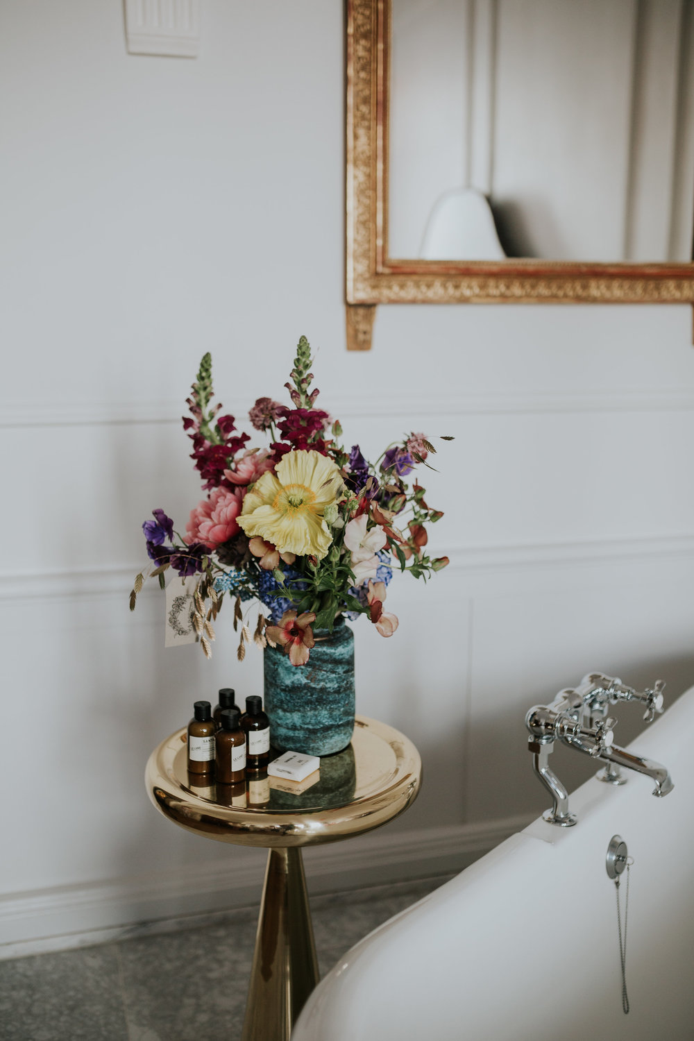 A.P Bloem florist bloemist evenement bloemen amsterdam luxury golden age guirlande garland florals pulitzer wedding bruiloft trouwen marriage styling liefde interior vase arrangement