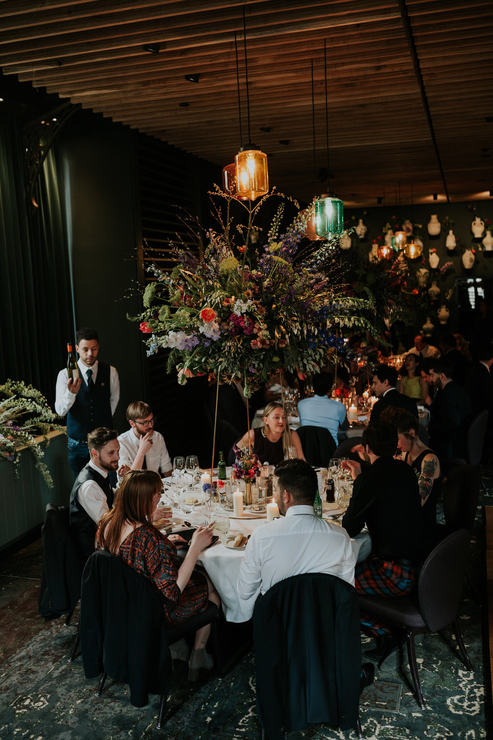 A.P Bloem florist wedding receptie reception bloemist evenement bloemen amsterdam luxury golden age guirlande garland florals pulitzer wedding bruiloft trouwen marriage styling table decoration liefde peonies poppies papaver goudeneeuw stilllife dut…