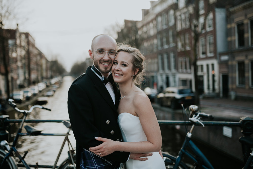 A.P Bloem florist bruid bruidgom bride groom bruidsboeket bride bridesmaids bouquet boeket bloemist evenement bloemen amsterdam luxury golden age guirlande garland florals pulitzer wedding bruiloft trouwen marriage styling liefde peonies poppies pap…