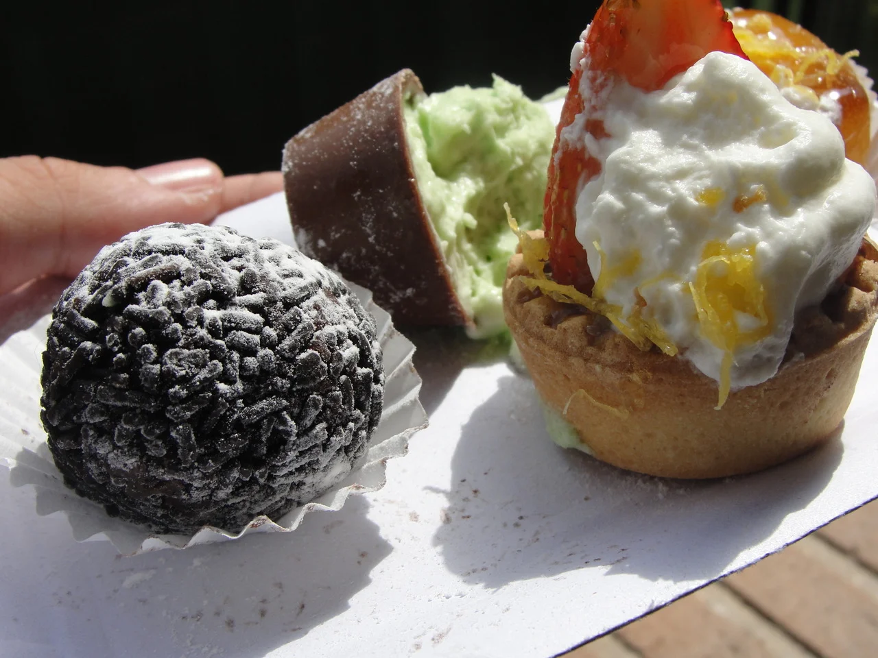 Oh haii tiny yummy desserts from the bakery near Nebrija. 