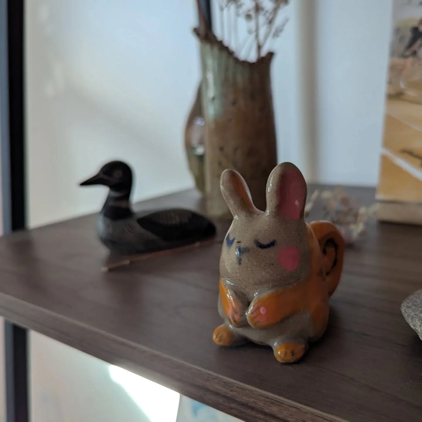 Viscacha sunbathing on the shelf 🌞 I've been working on a nearly 6 month project, and I'm so excited to see how it comes together soon! 

I miss studio time, both ceramics and printing. Hoping to pick them back up once my project is wrapped up!

#ce