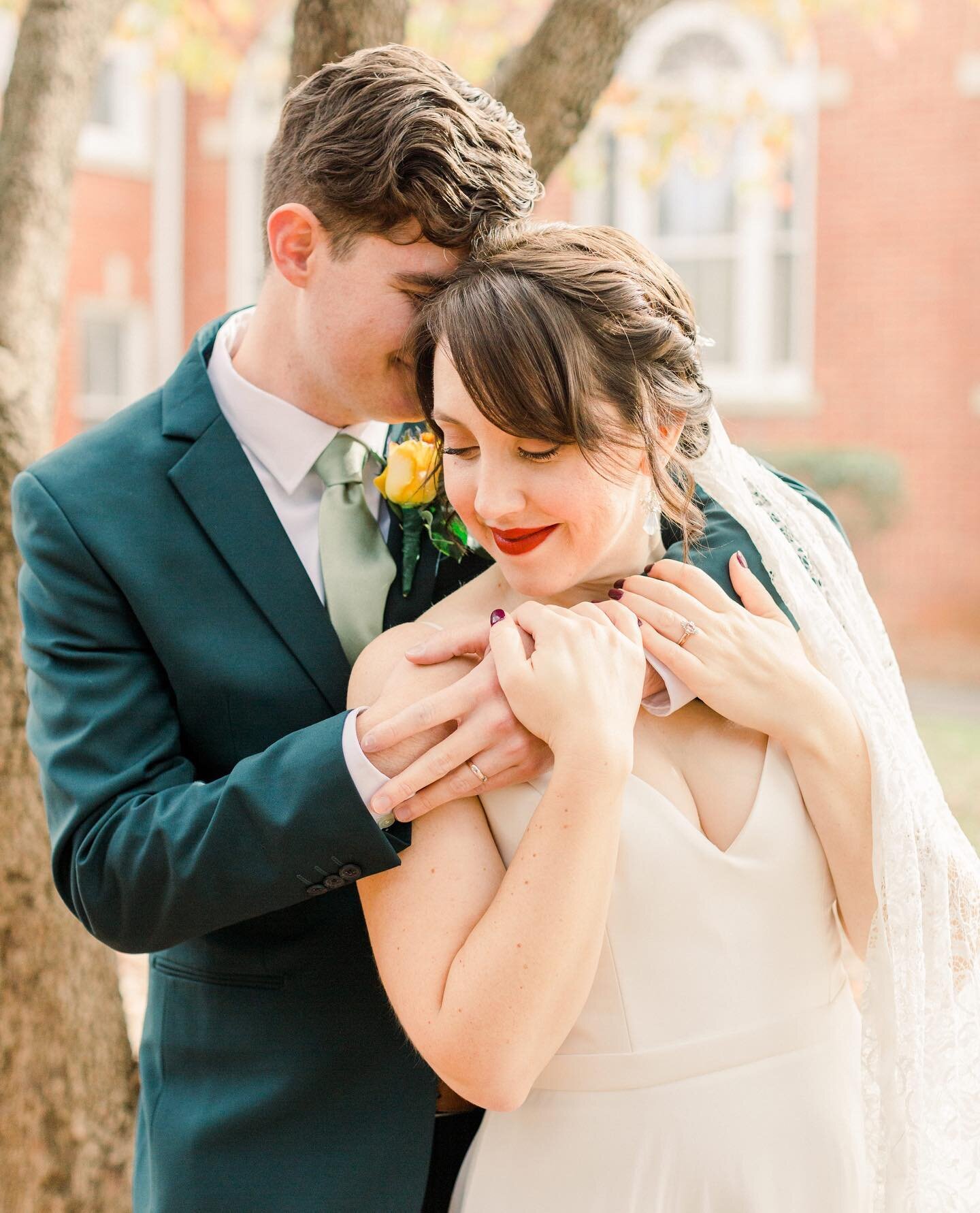 I'm officially on Christmas break, but I had to share a portrait from my last wedding of the year! Thank you all for another amazing year. I cant wait to share a few of my favorites with you! 

Congrats to @dallacebell and @dustin_gurganus on tying t