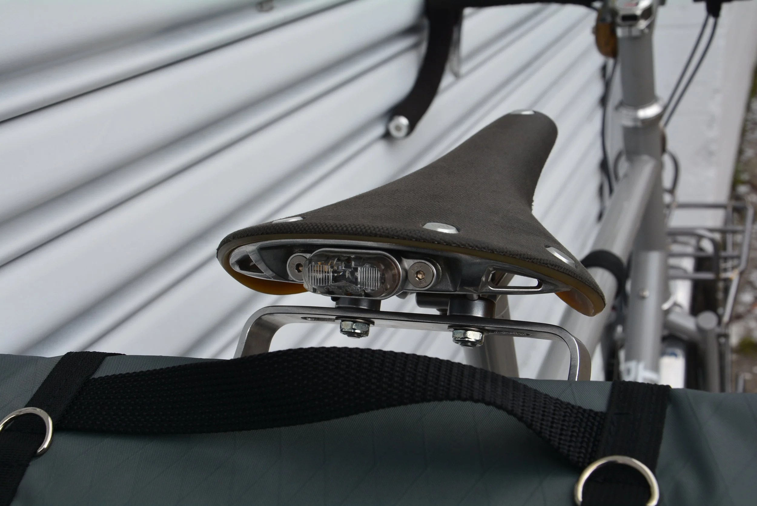 Brooks Saddle, Schmidt tail light