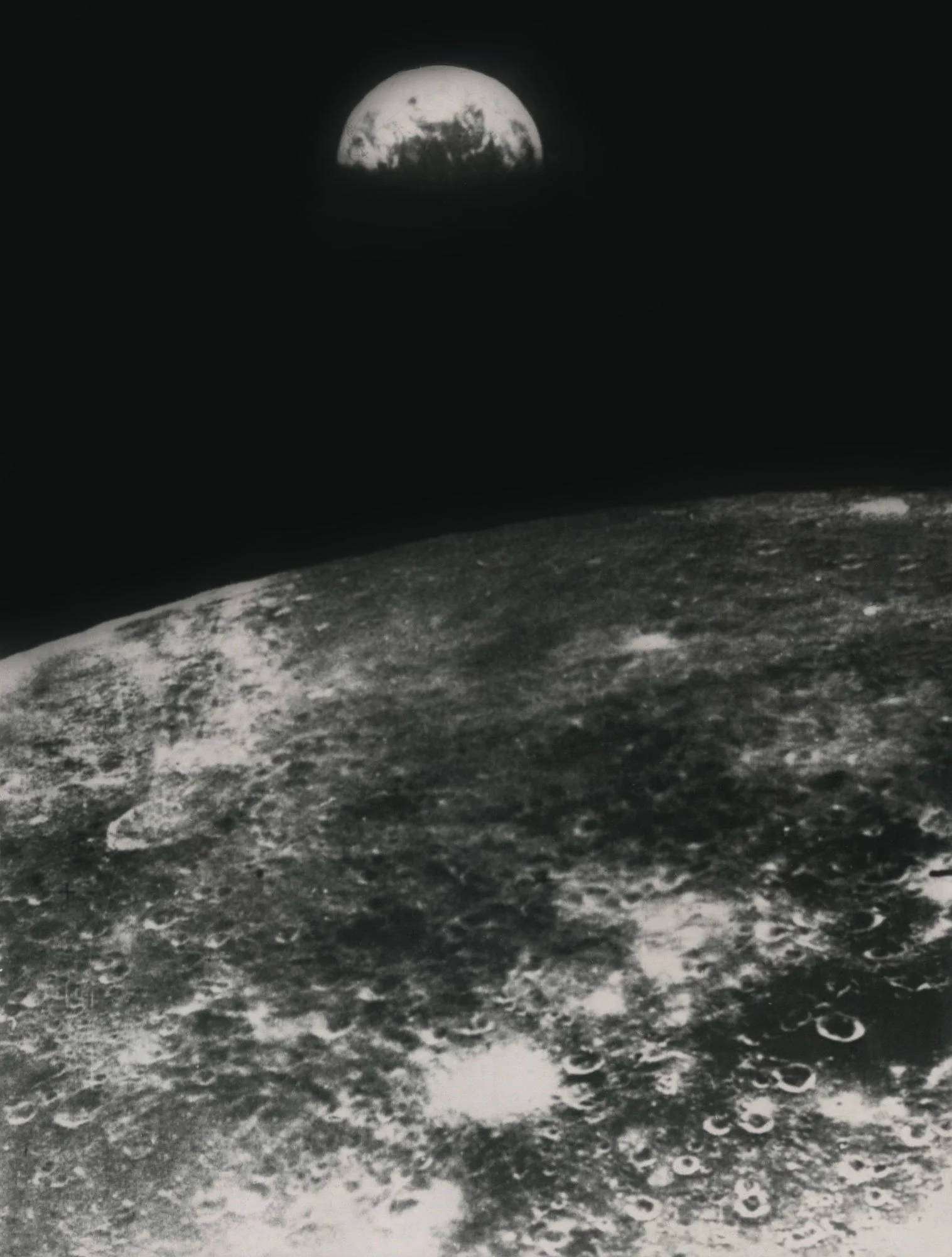 Zond 6 — Early Soviet View of Earth from the Moon November 14, 1968 The Soviet Union’s Zond 6 spacecraft, part of a program preparing for possible crewed lunar flybys, photographed Earth from lunar distance. Taken on its return trajectory aft