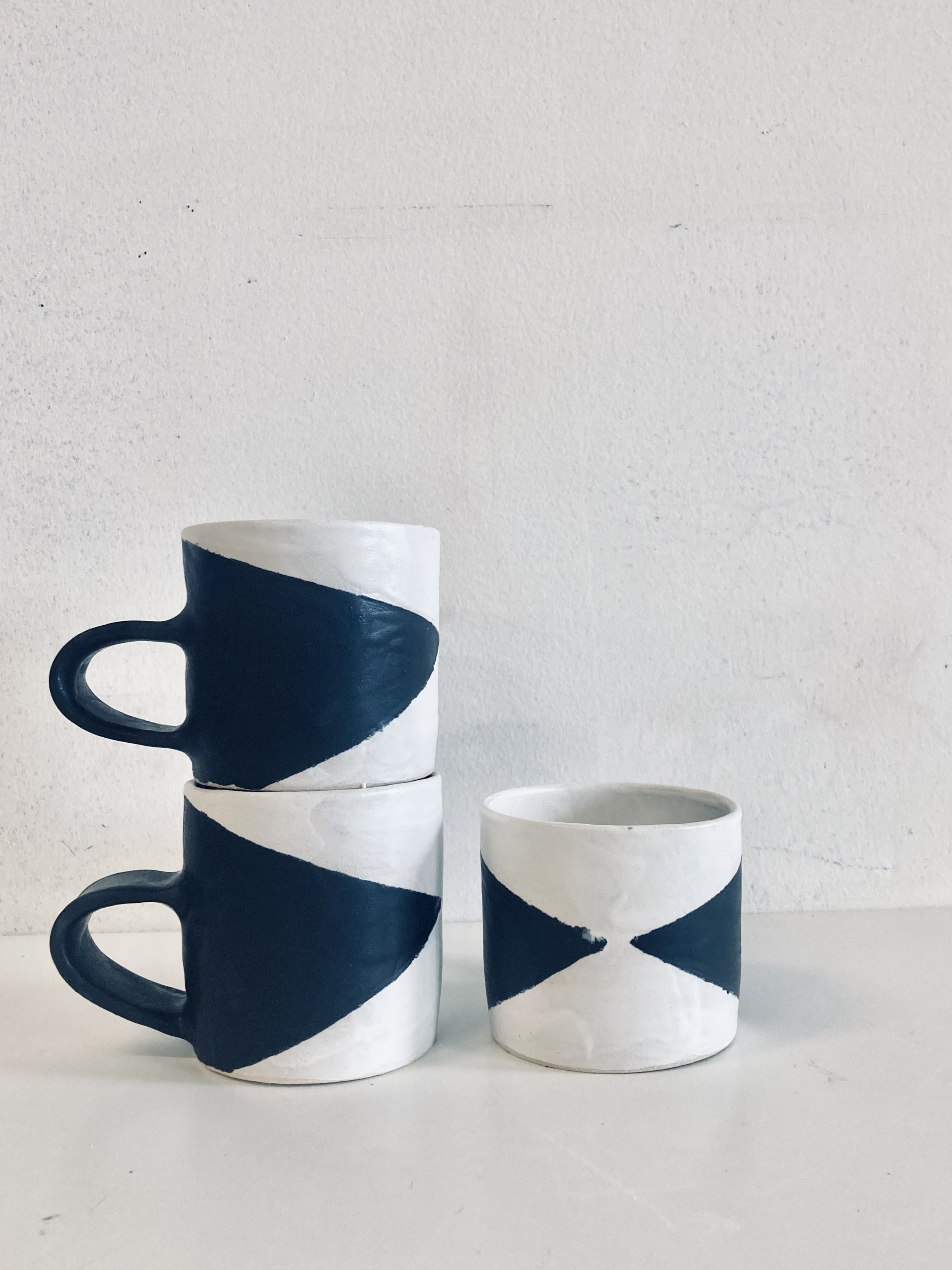 shadow mug - white stone + black stone