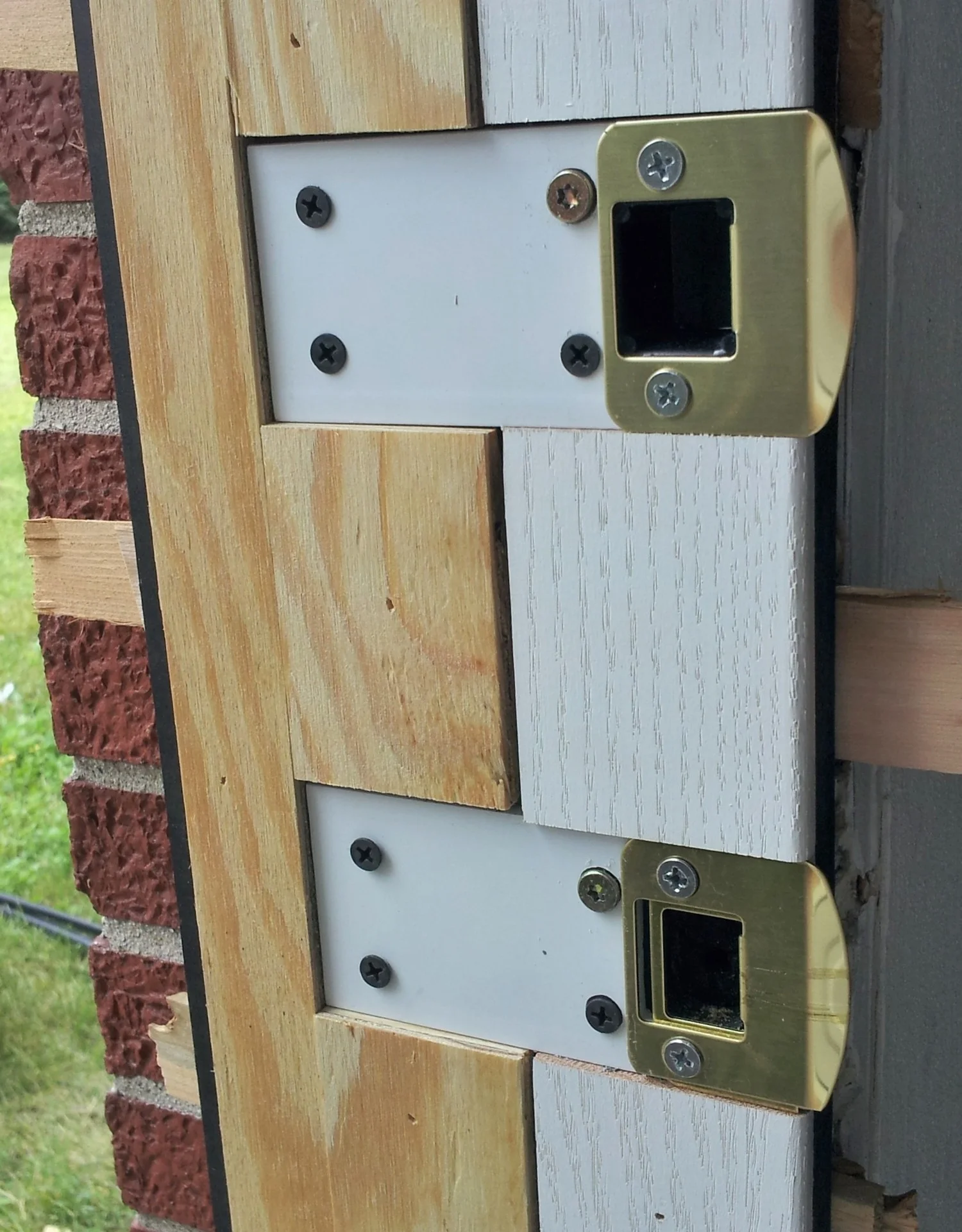 3/16 Inch thick cold rolled steel plates at the lock set. Decorative hardware is only for decoration.