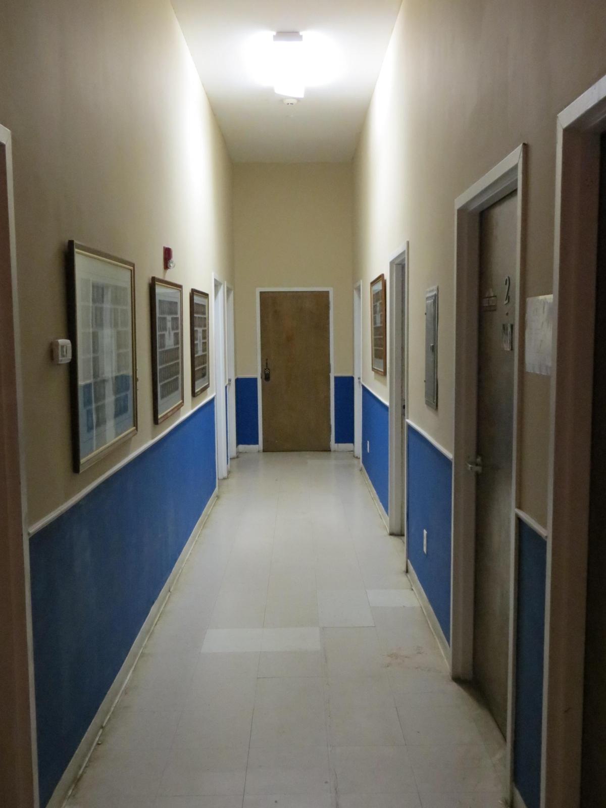 Hallway2.jpg