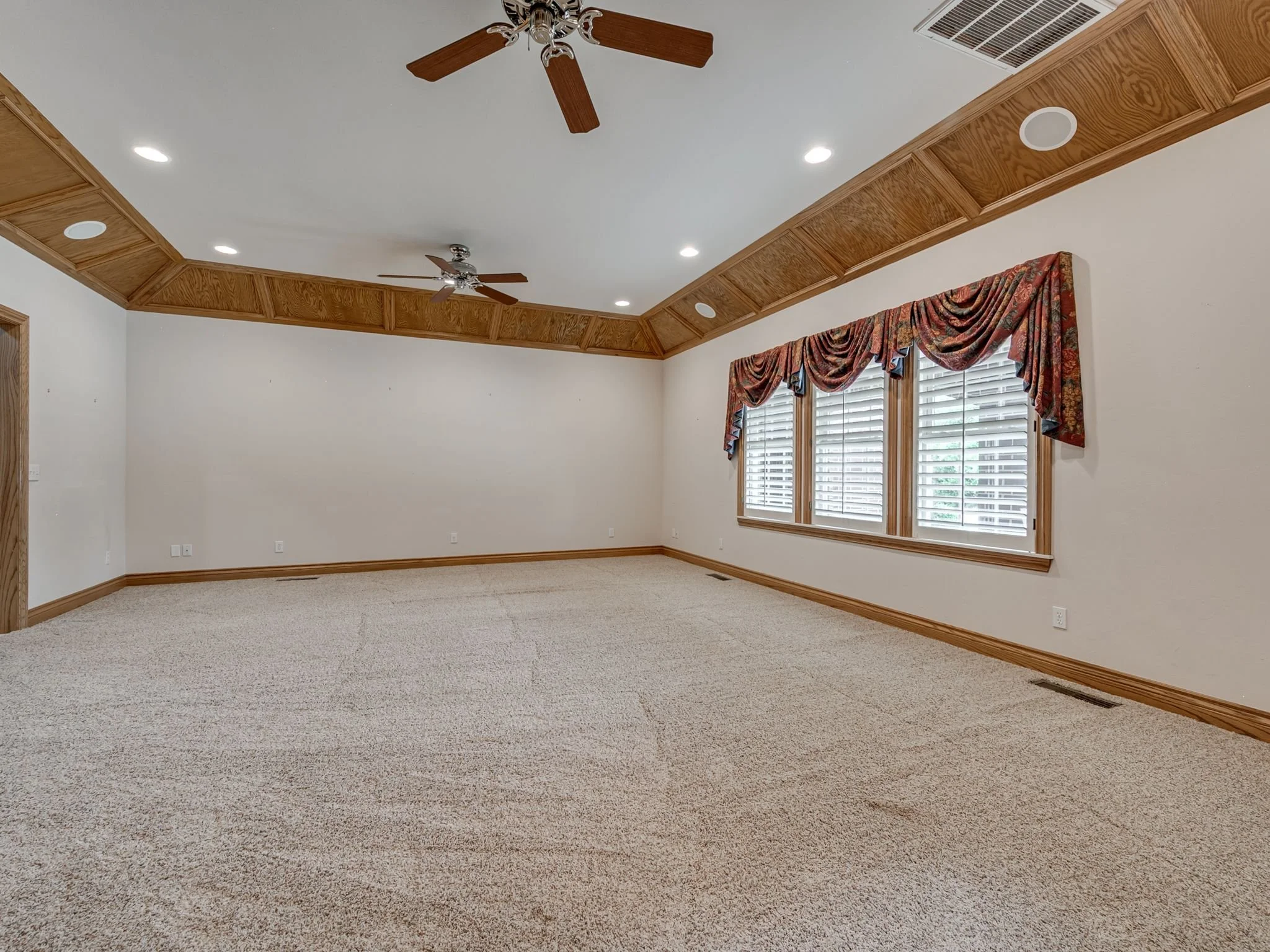 1602 N Davis Ave-3.jpg