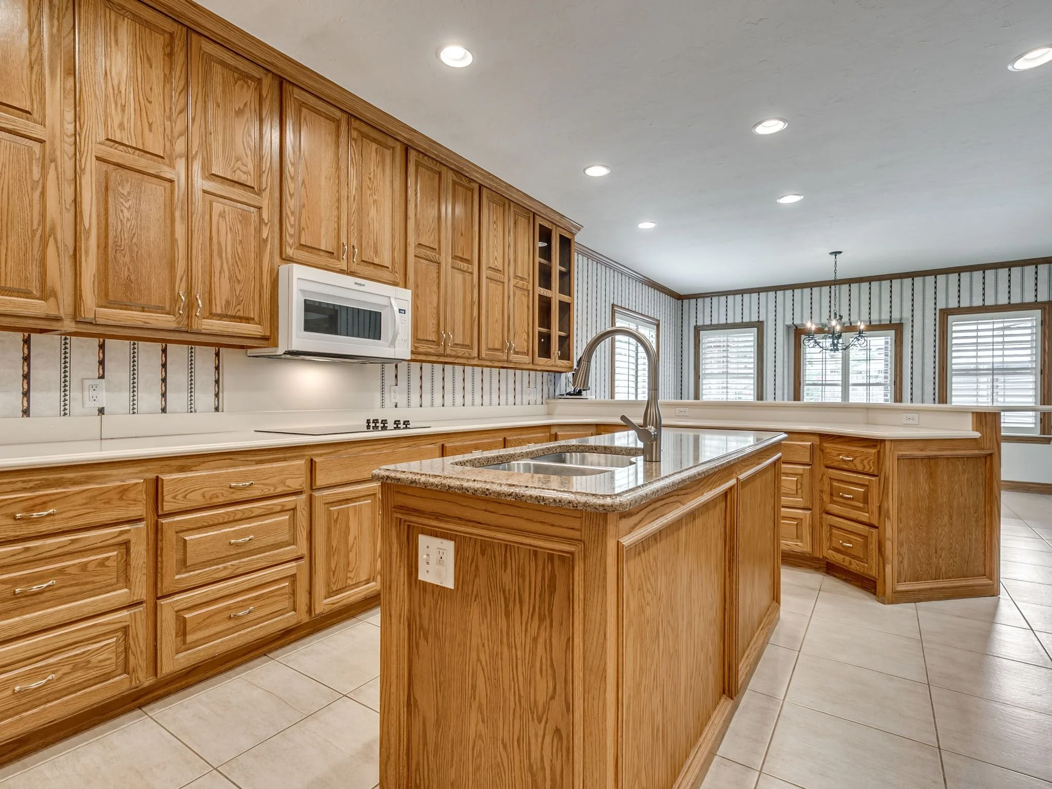 1602 N Davis Ave-6.jpg