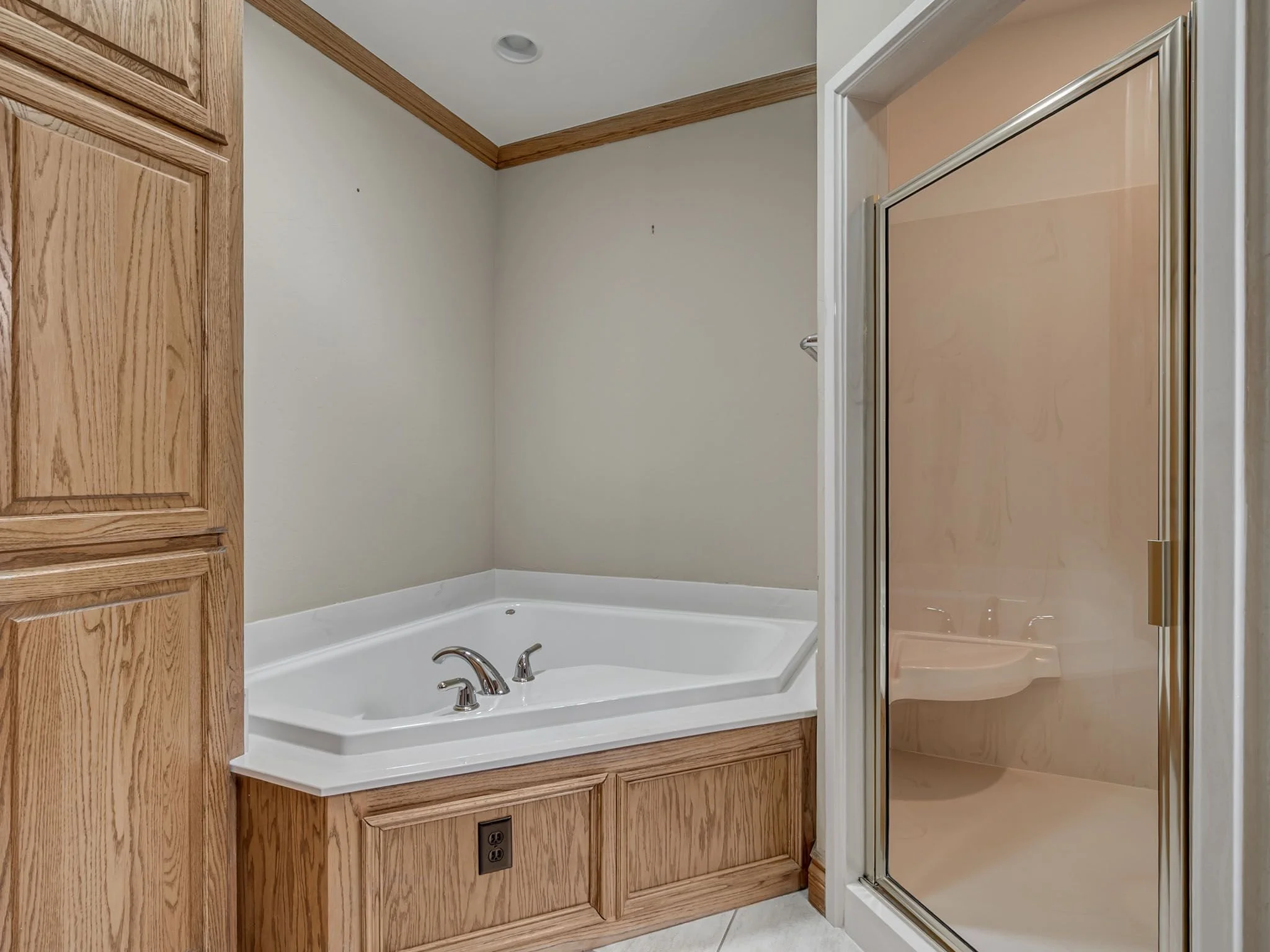 1602 N Davis Ave-14.jpg
