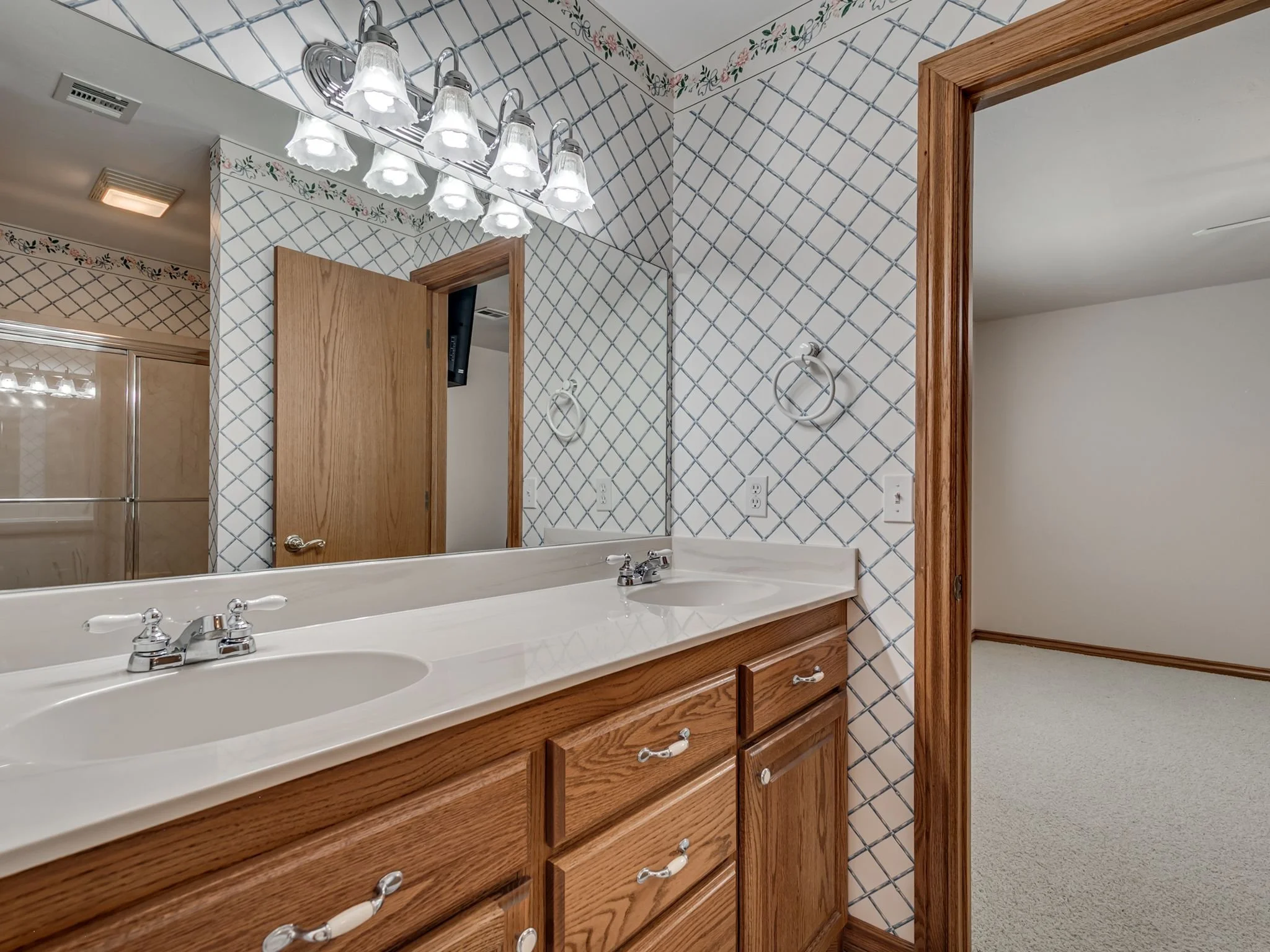 1602 N Davis Ave-27.jpg