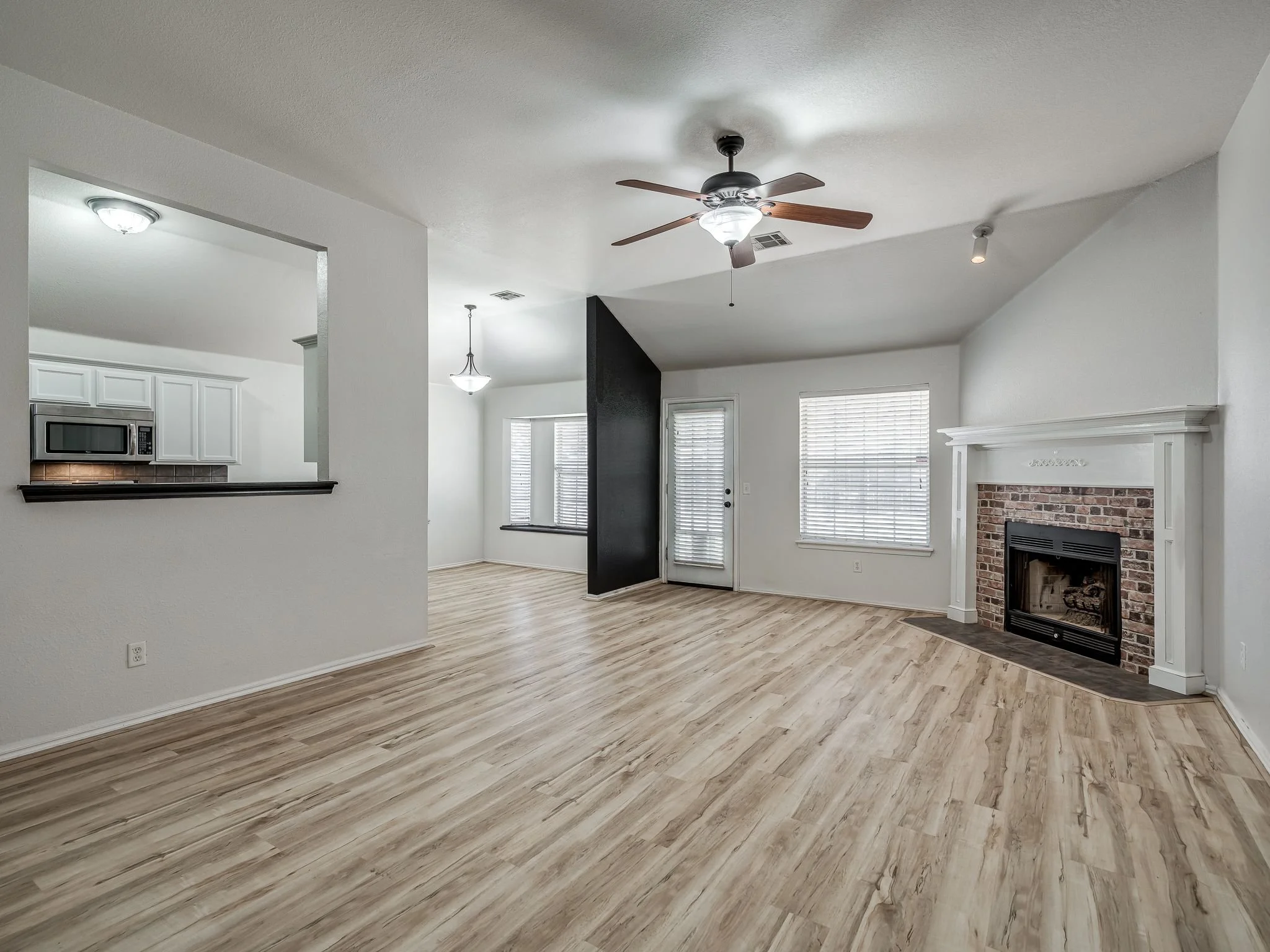 1853 Parkridge Drive-2.jpg