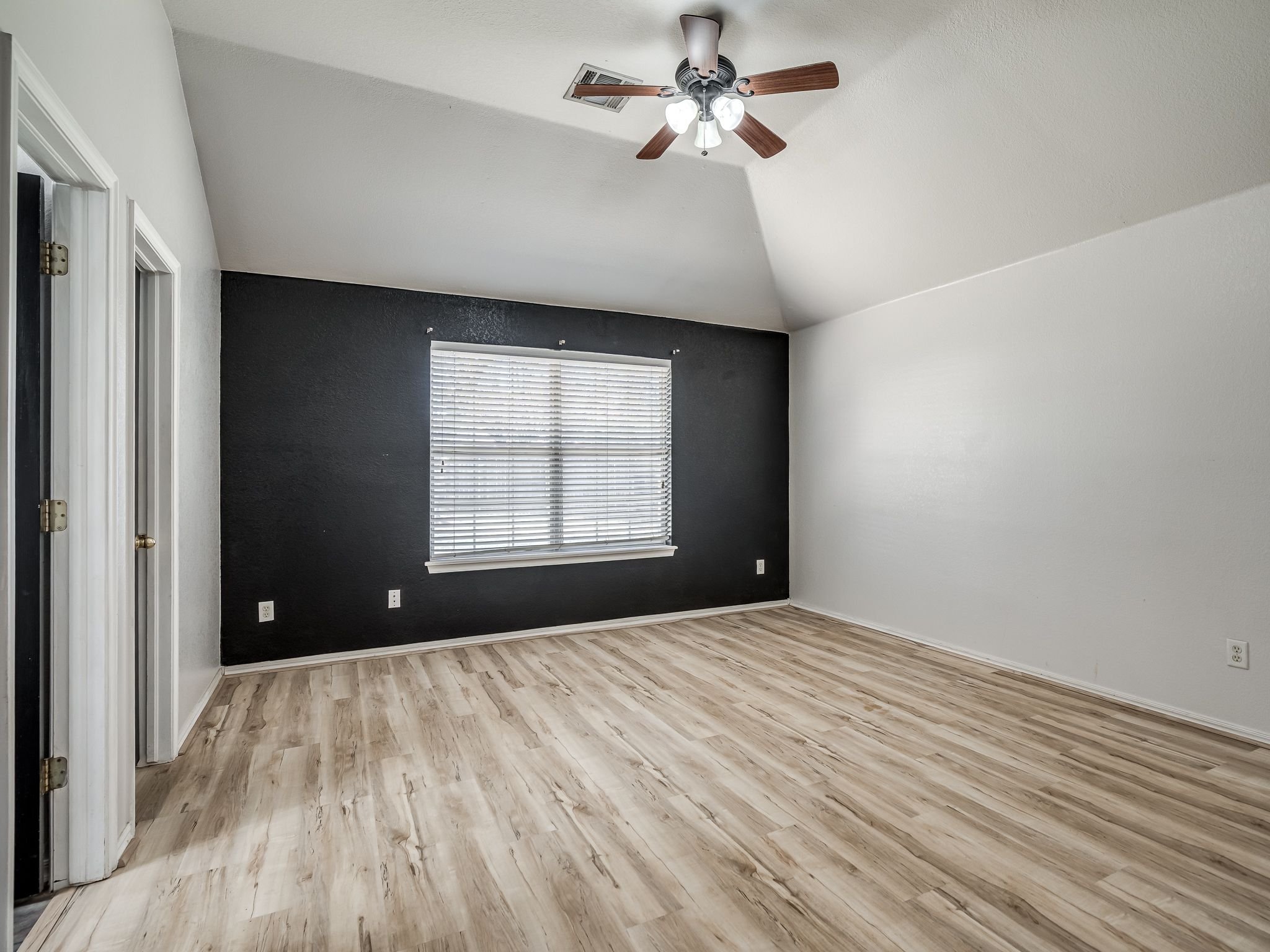 1853 Parkridge Drive-8.jpg