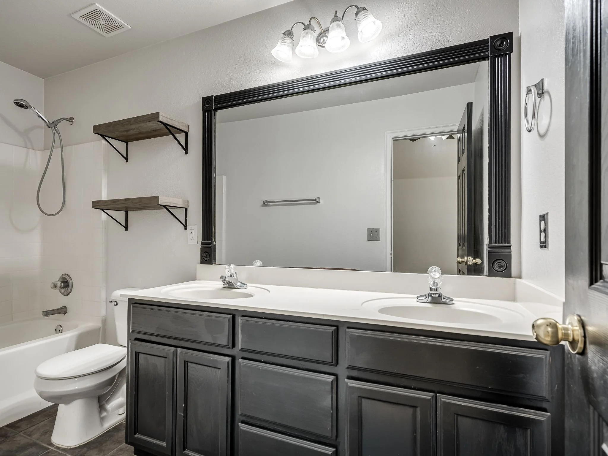 1853 Parkridge Drive-11.jpg