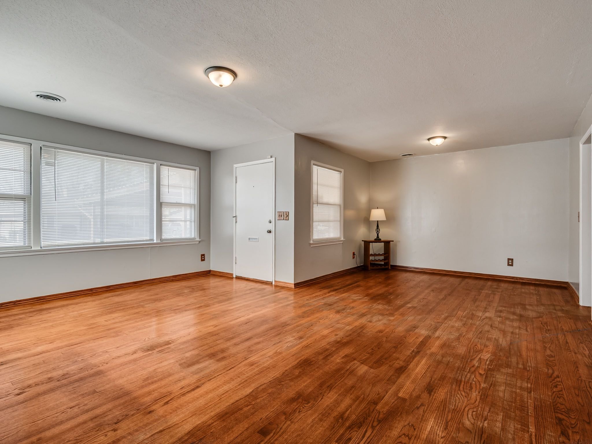 4401 NW 16th Pl-3.jpg