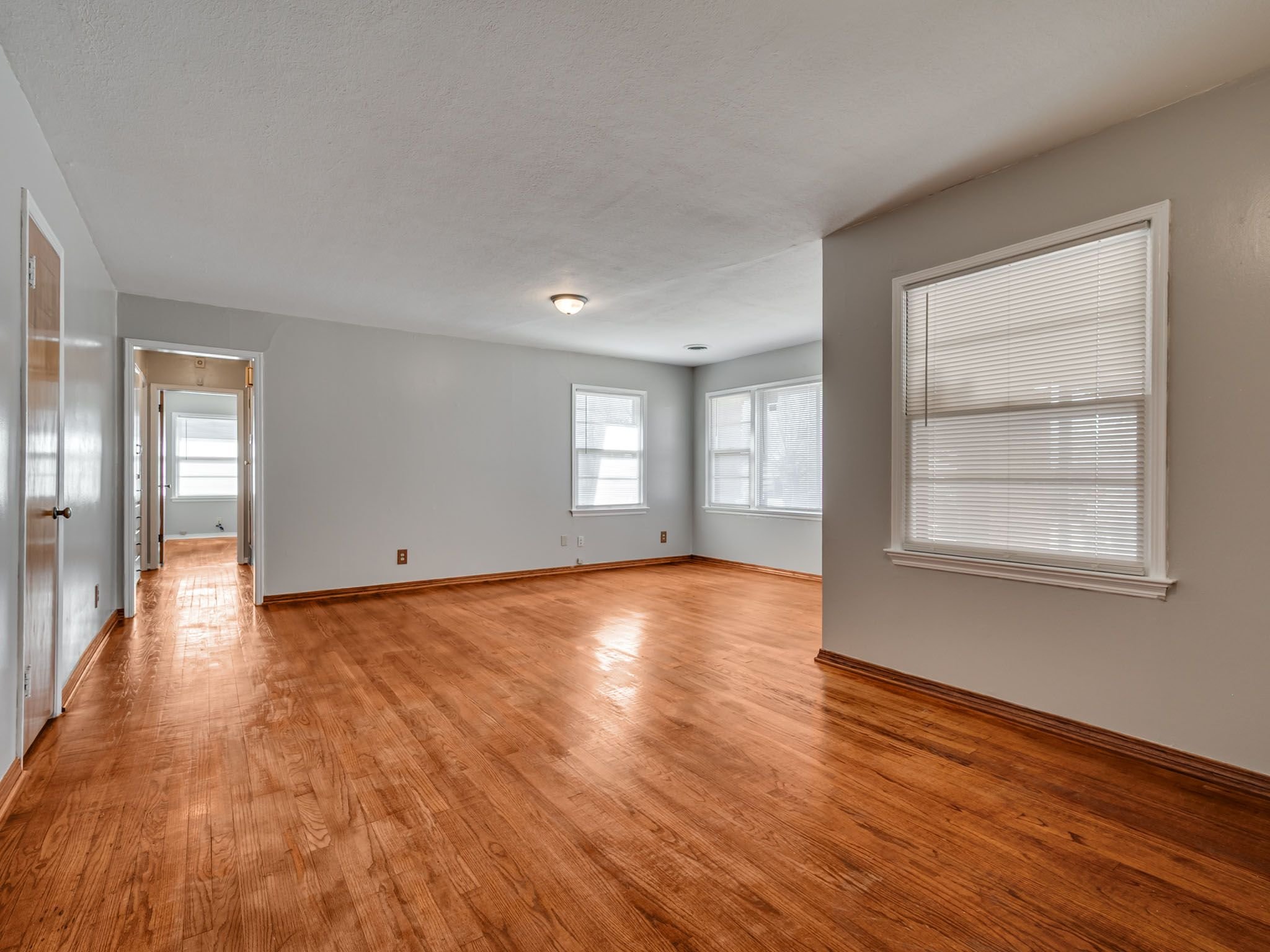 4401 NW 16th Pl-4.jpg