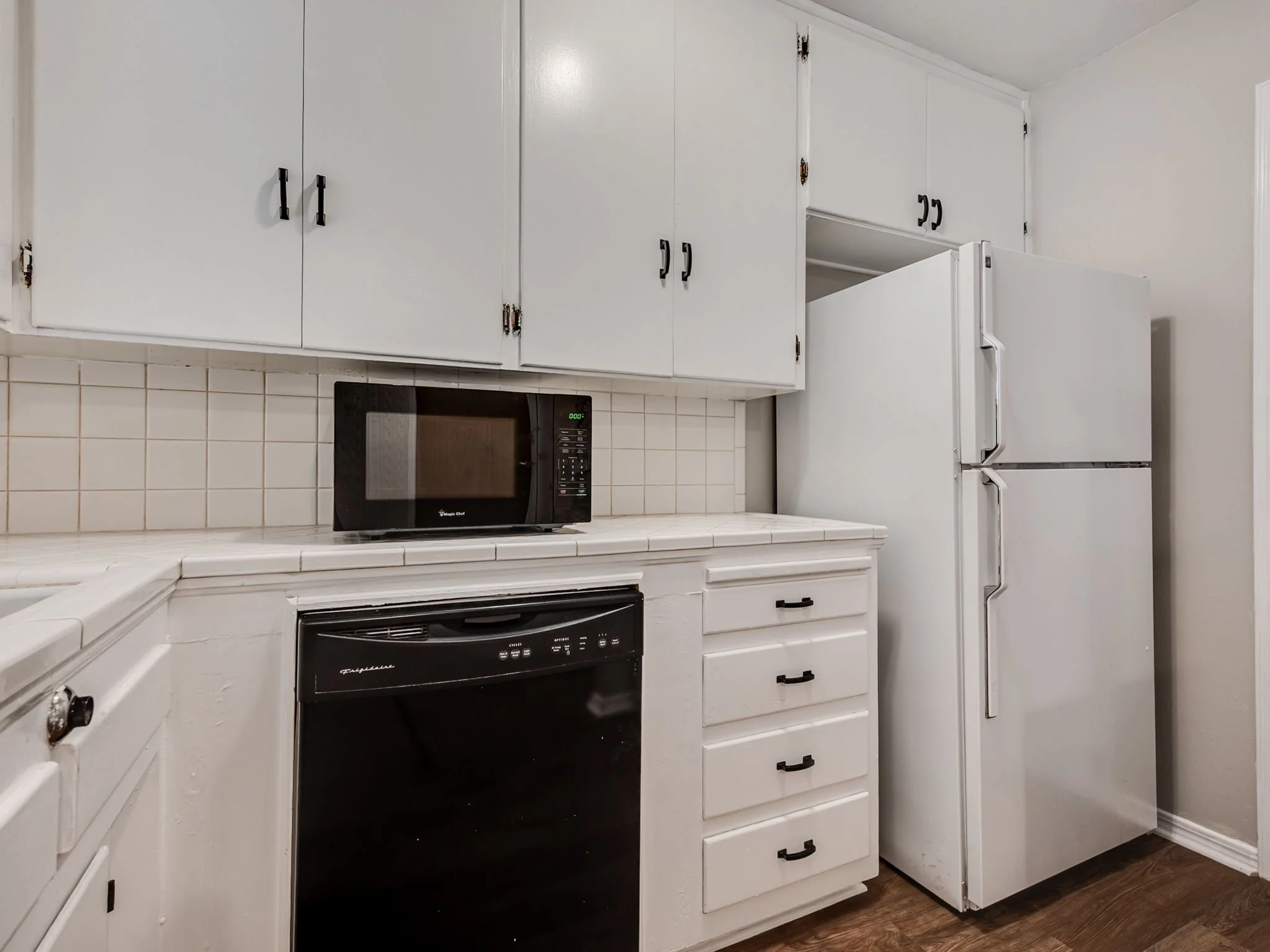 4401 NW 16th Pl-6.jpg