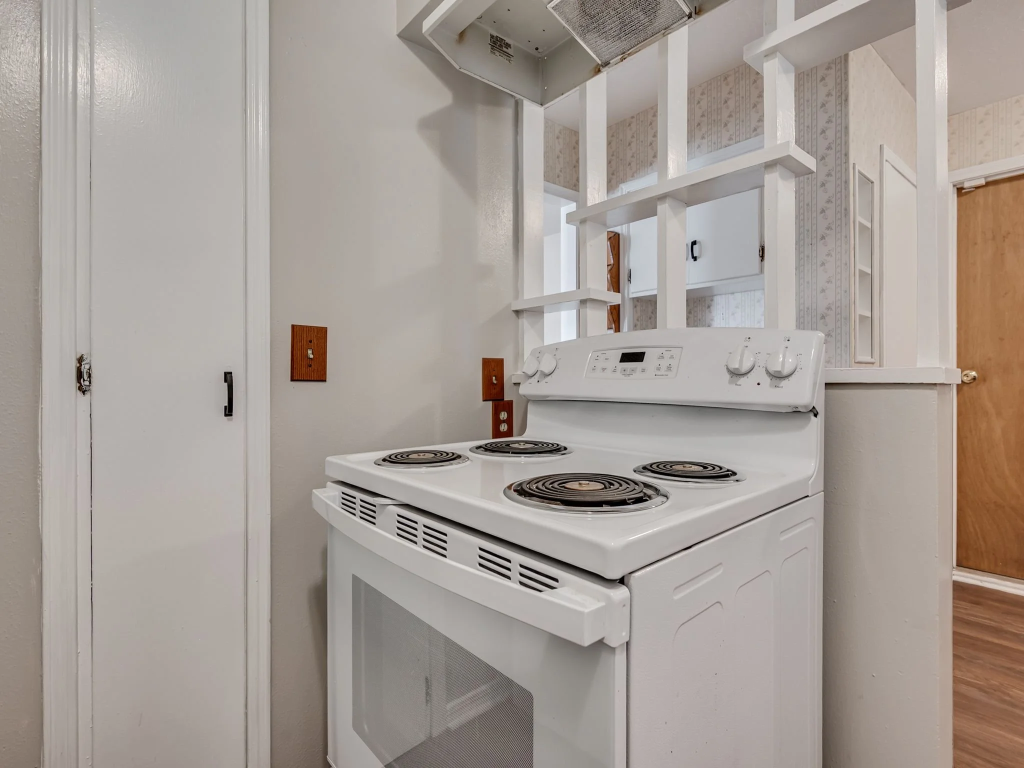 4401 NW 16th Pl-7.jpg