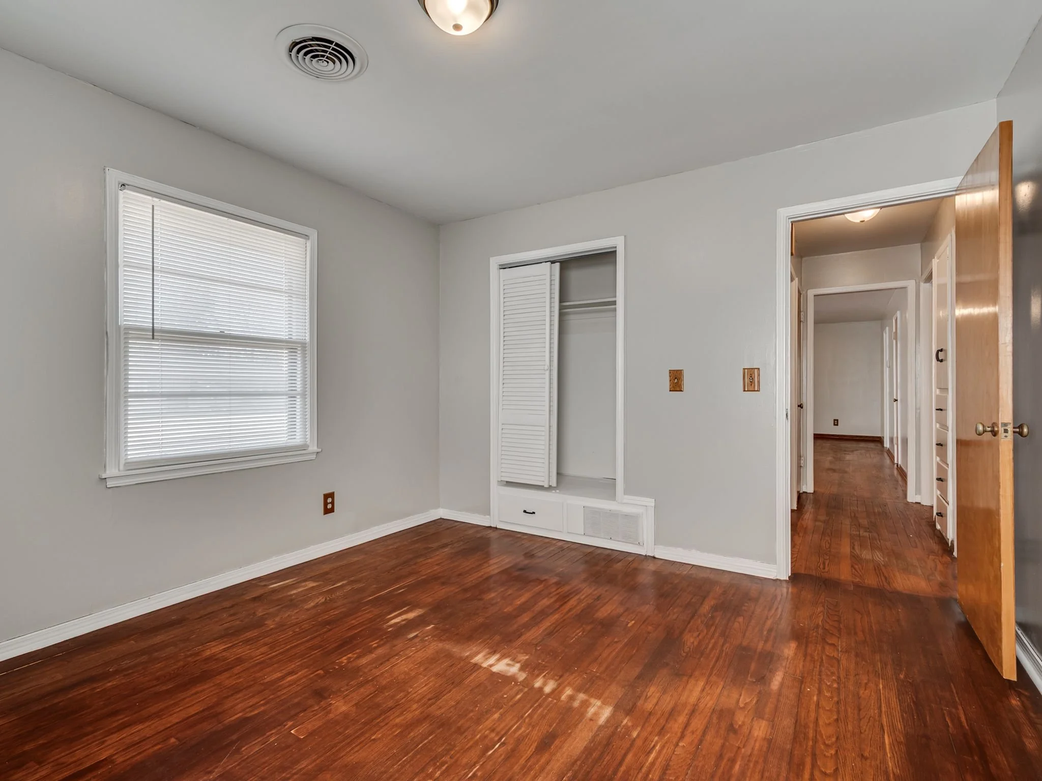 4401 NW 16th Pl-12.jpg