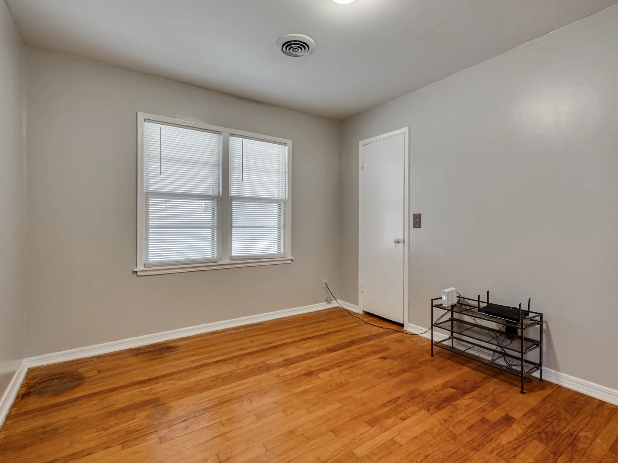 4401 NW 16th Pl-13.jpg