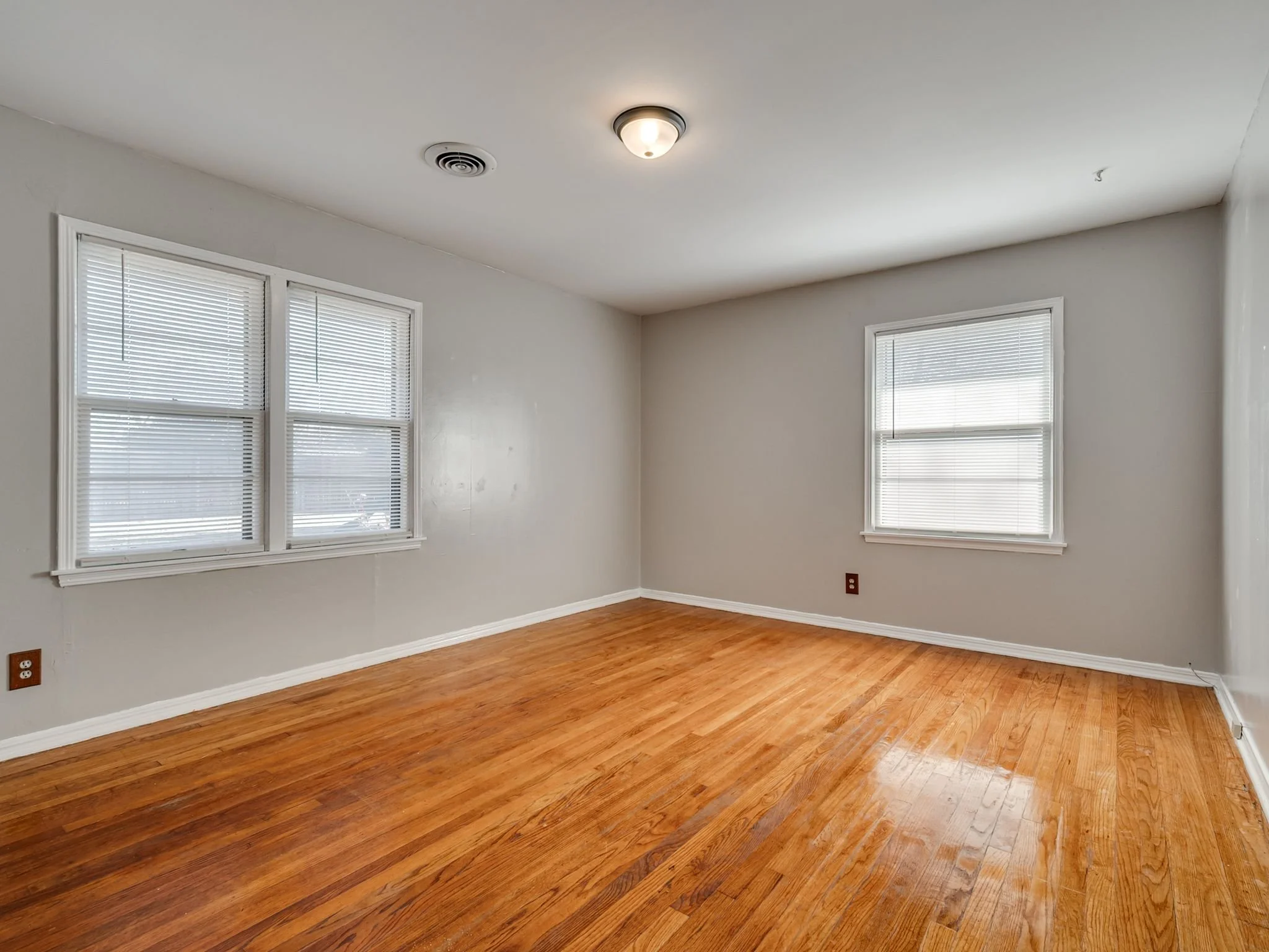 4401 NW 16th Pl-8.jpg