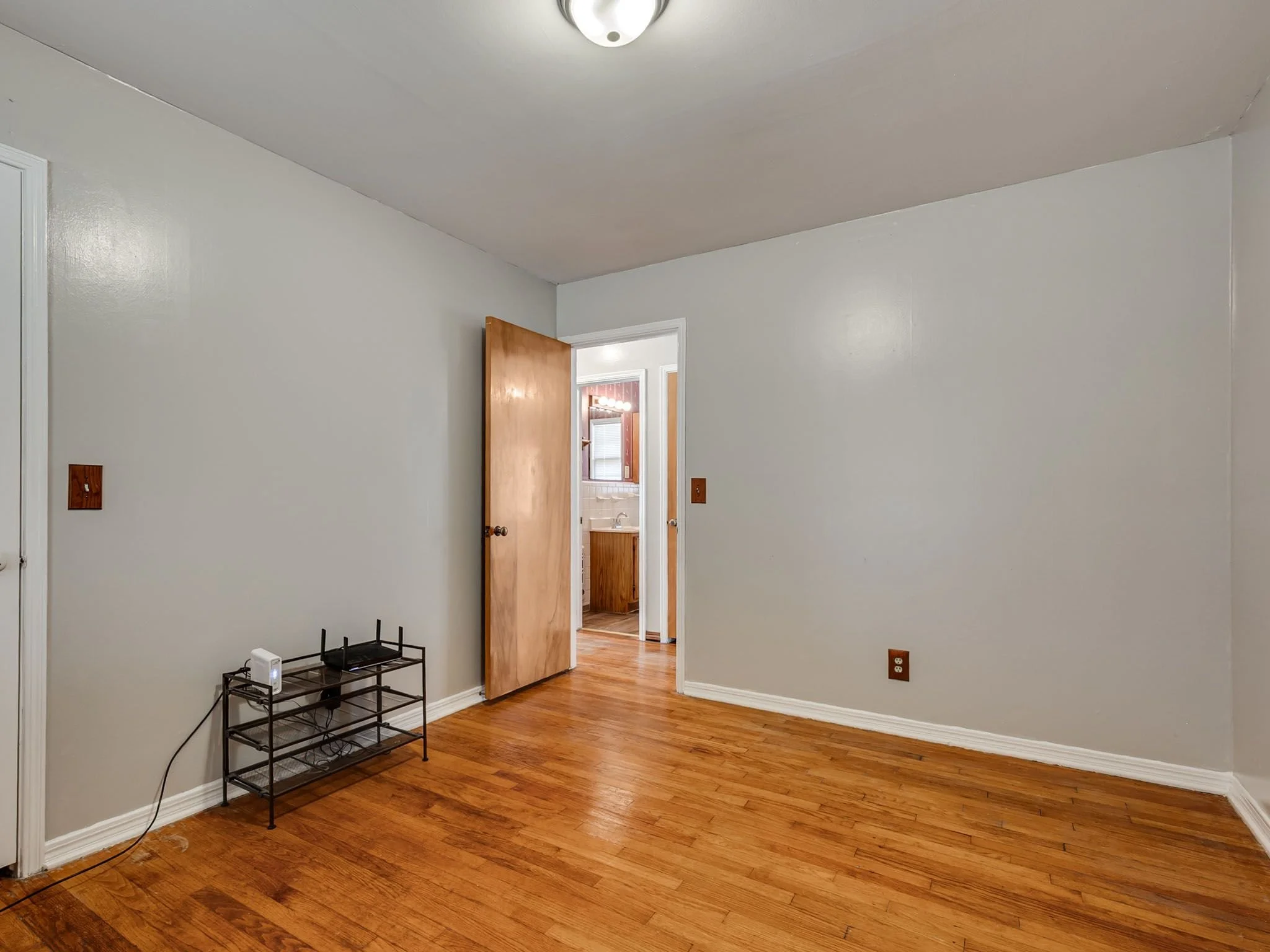 4401 NW 16th Pl-14.jpg