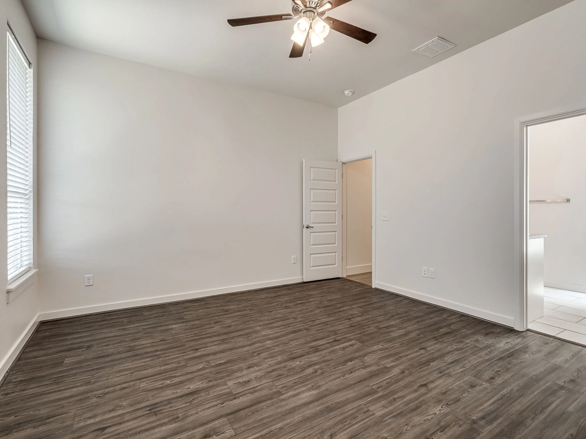 1312 Stone Creek Dr-10.jpg