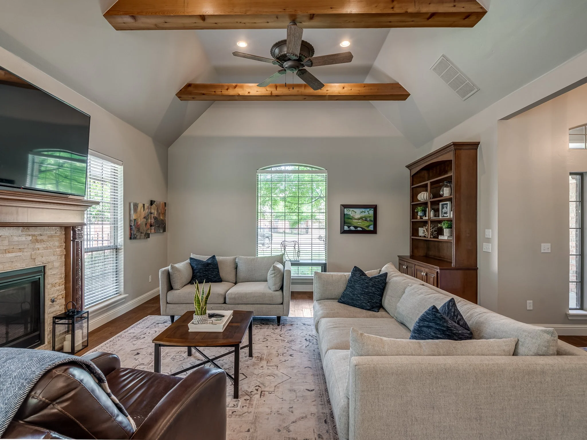 4633 Olde Village Circle-5.jpg