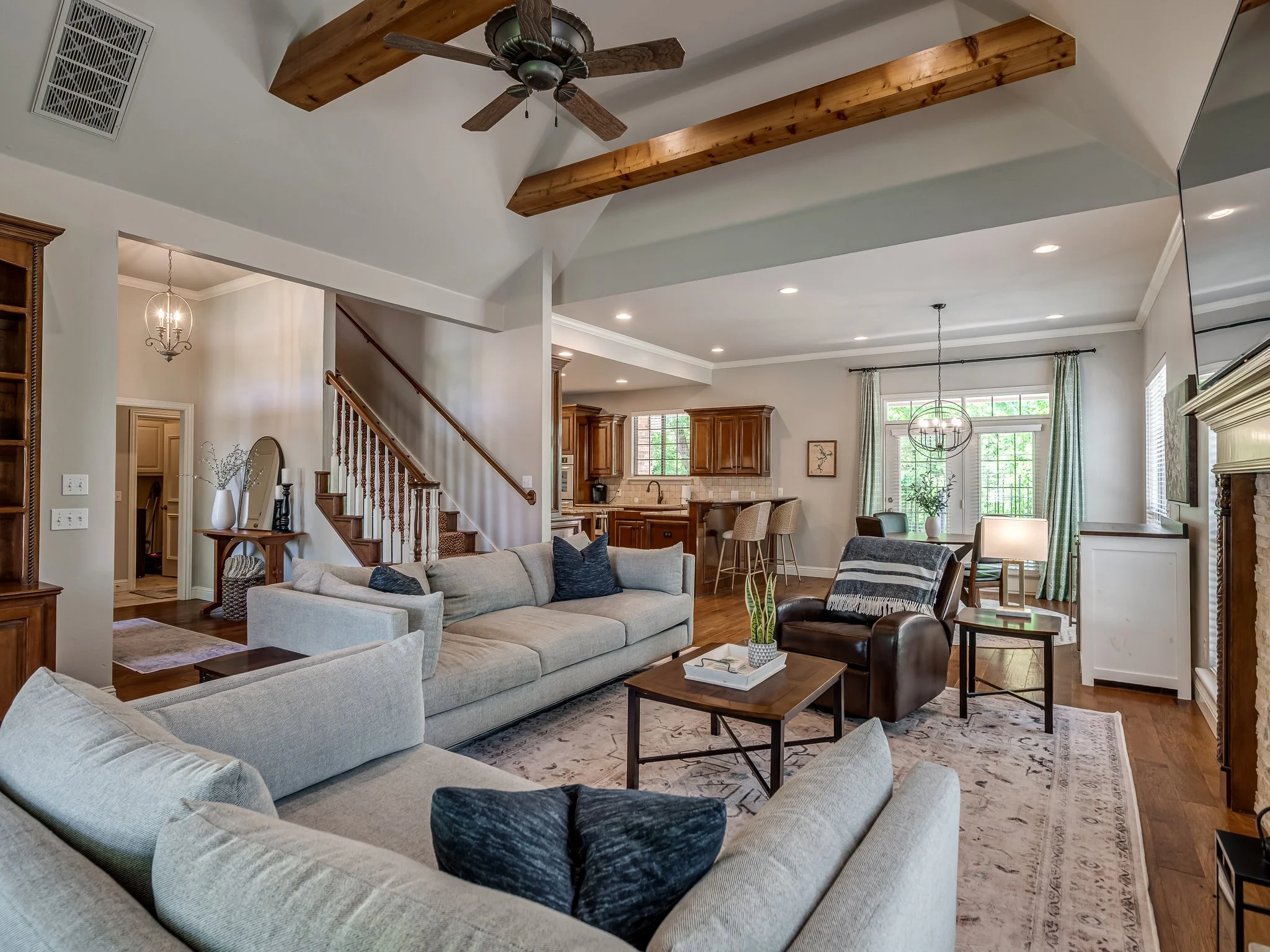 4633 Olde Village Circle-6.jpg