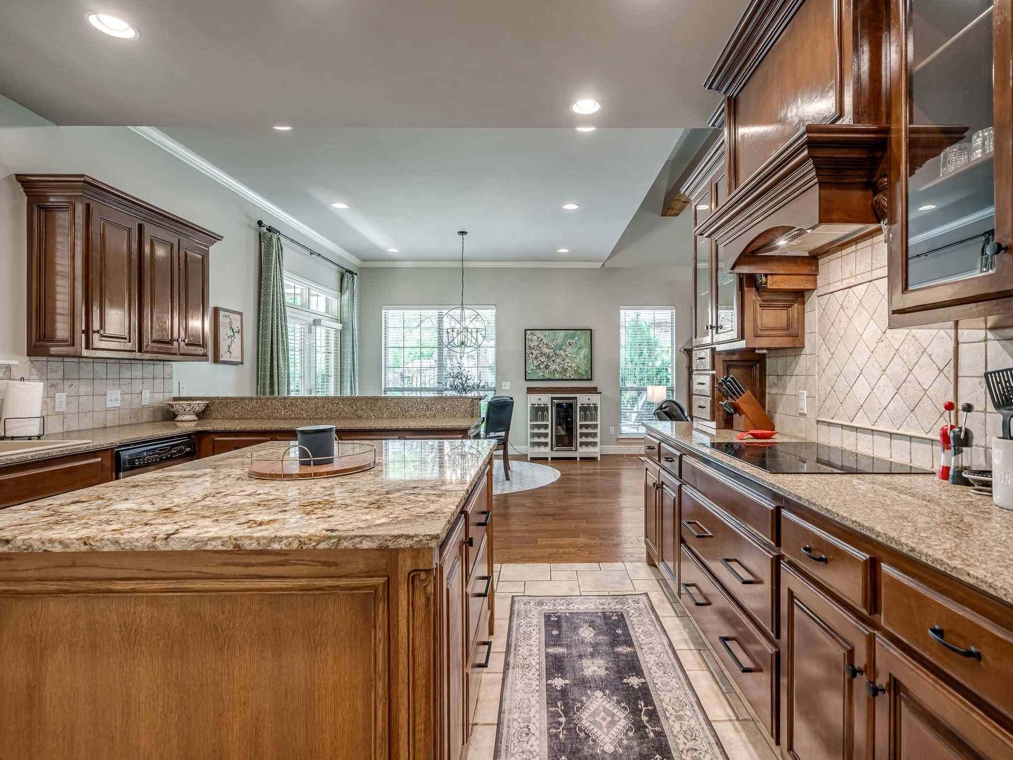 4633 Olde Village Circle-9.jpg