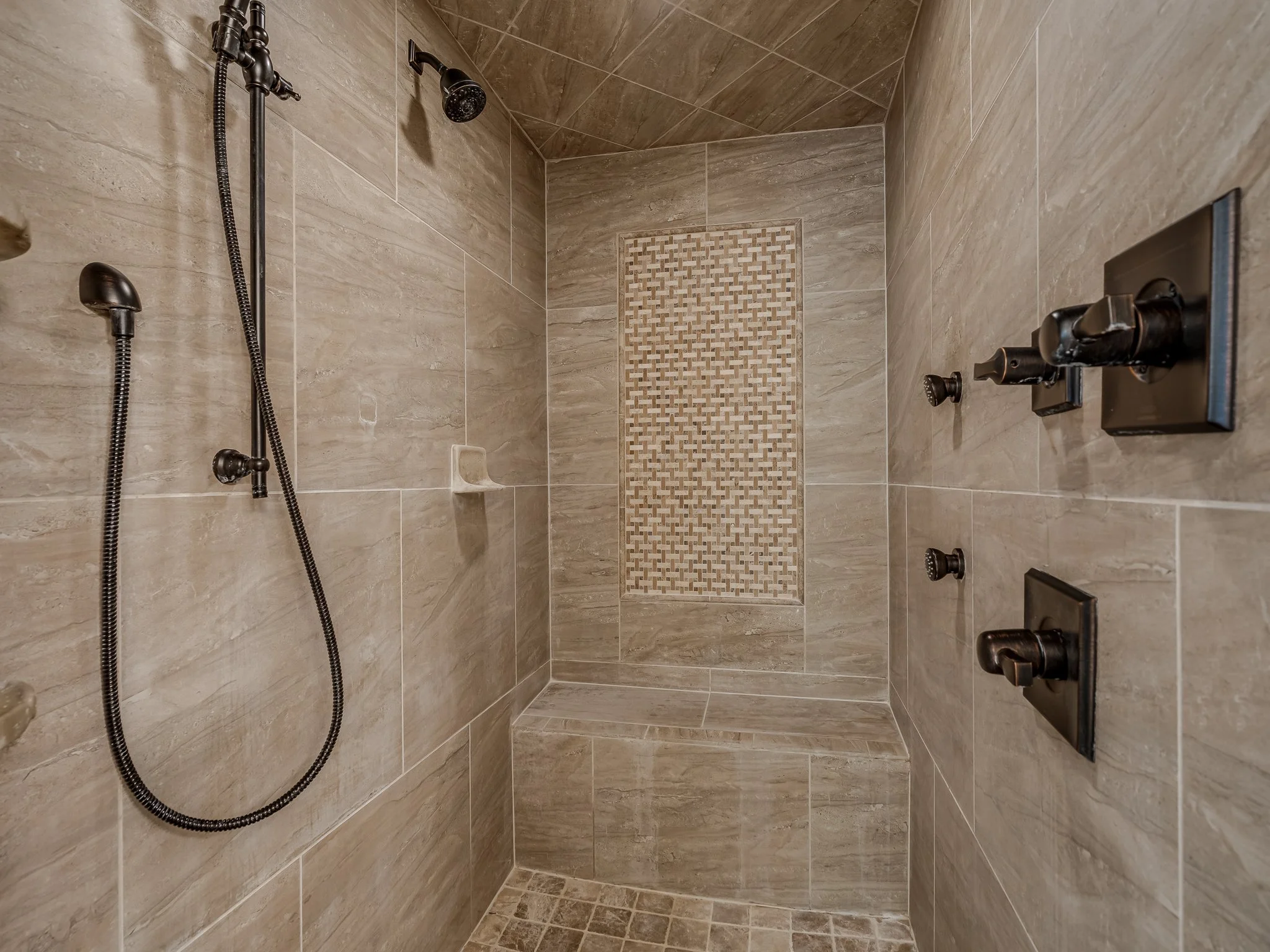4633 Olde Village Circle-14.jpg