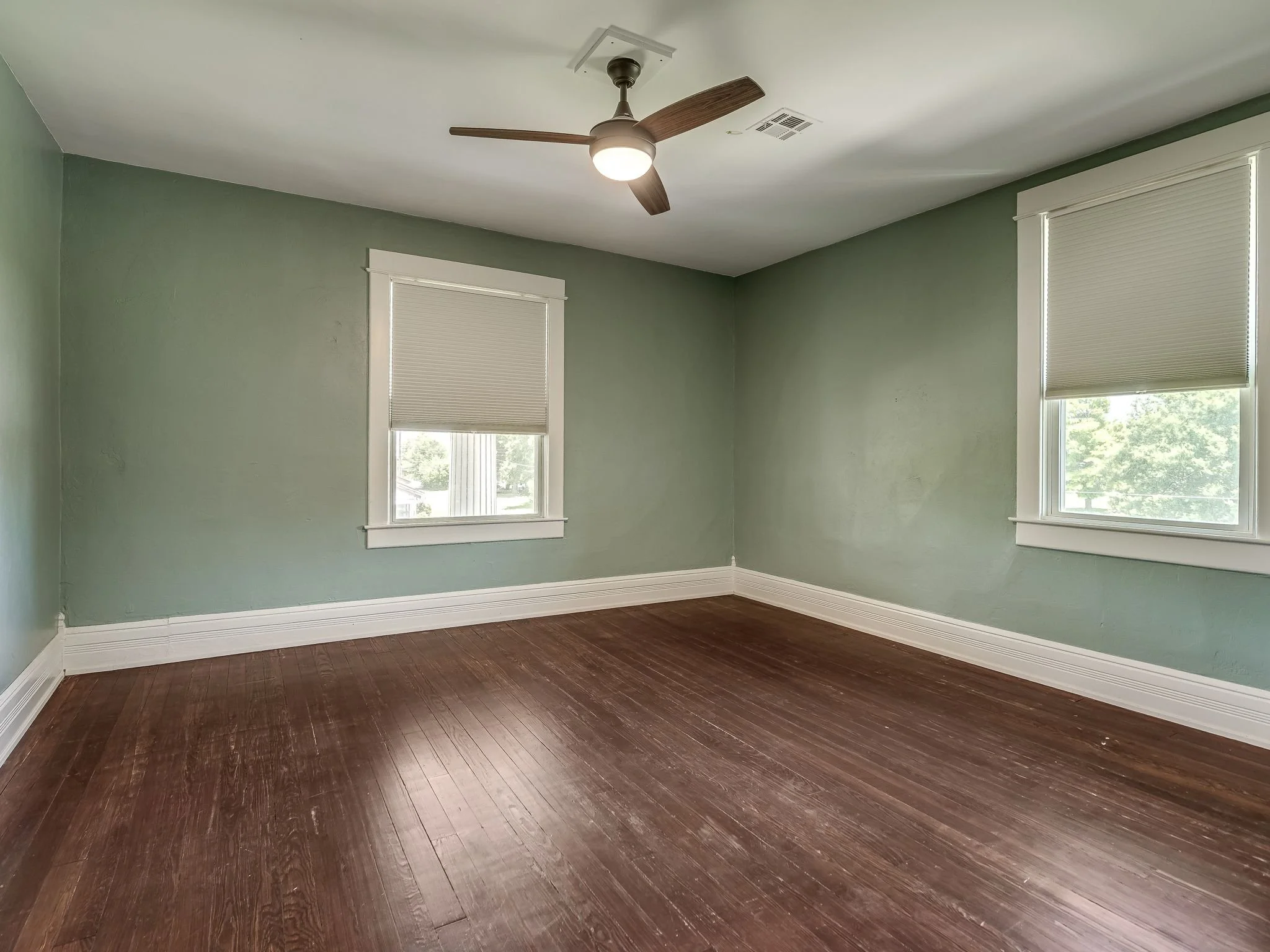 1401 W Chickasha Ave-22.jpg