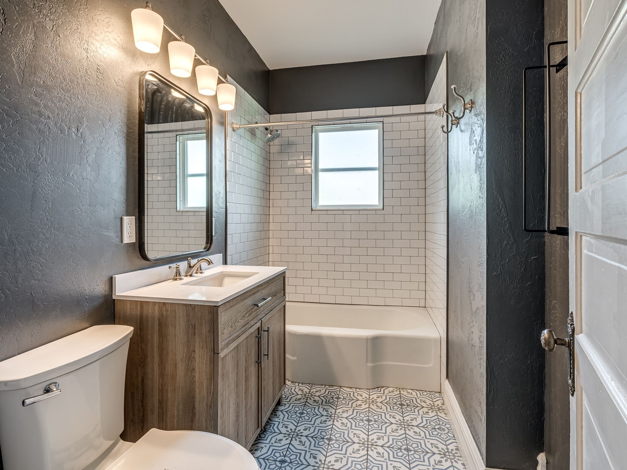 1401 W Chickasha Ave-24.jpg