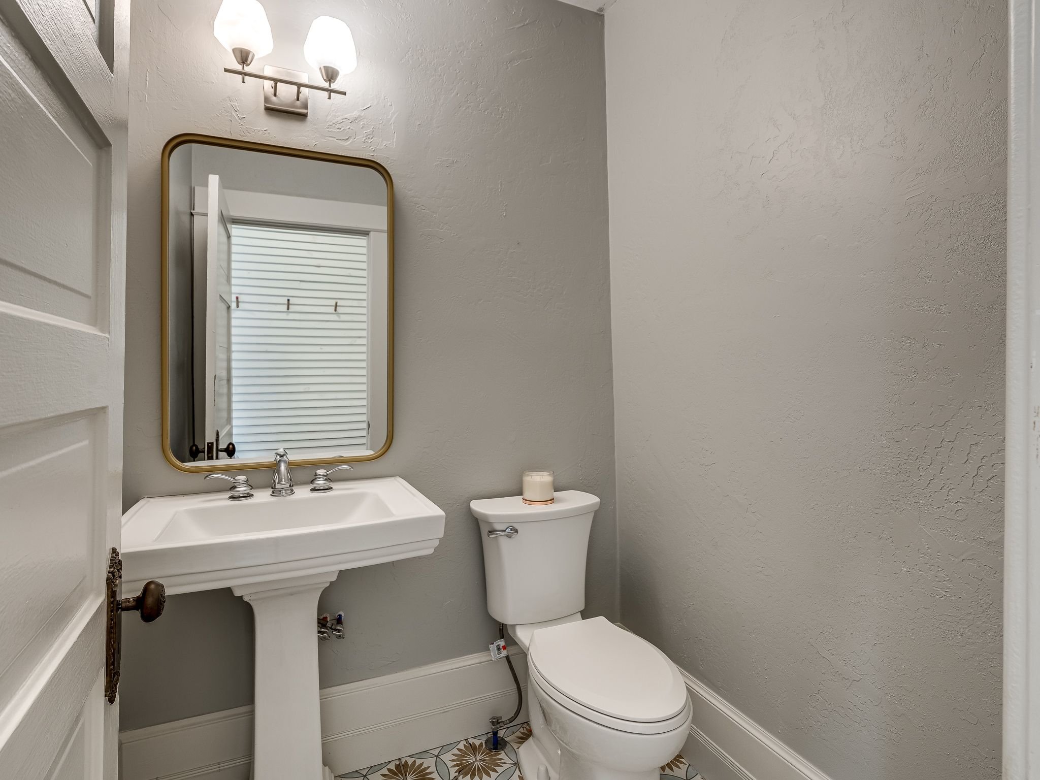 1401 W Chickasha Ave-31.jpg