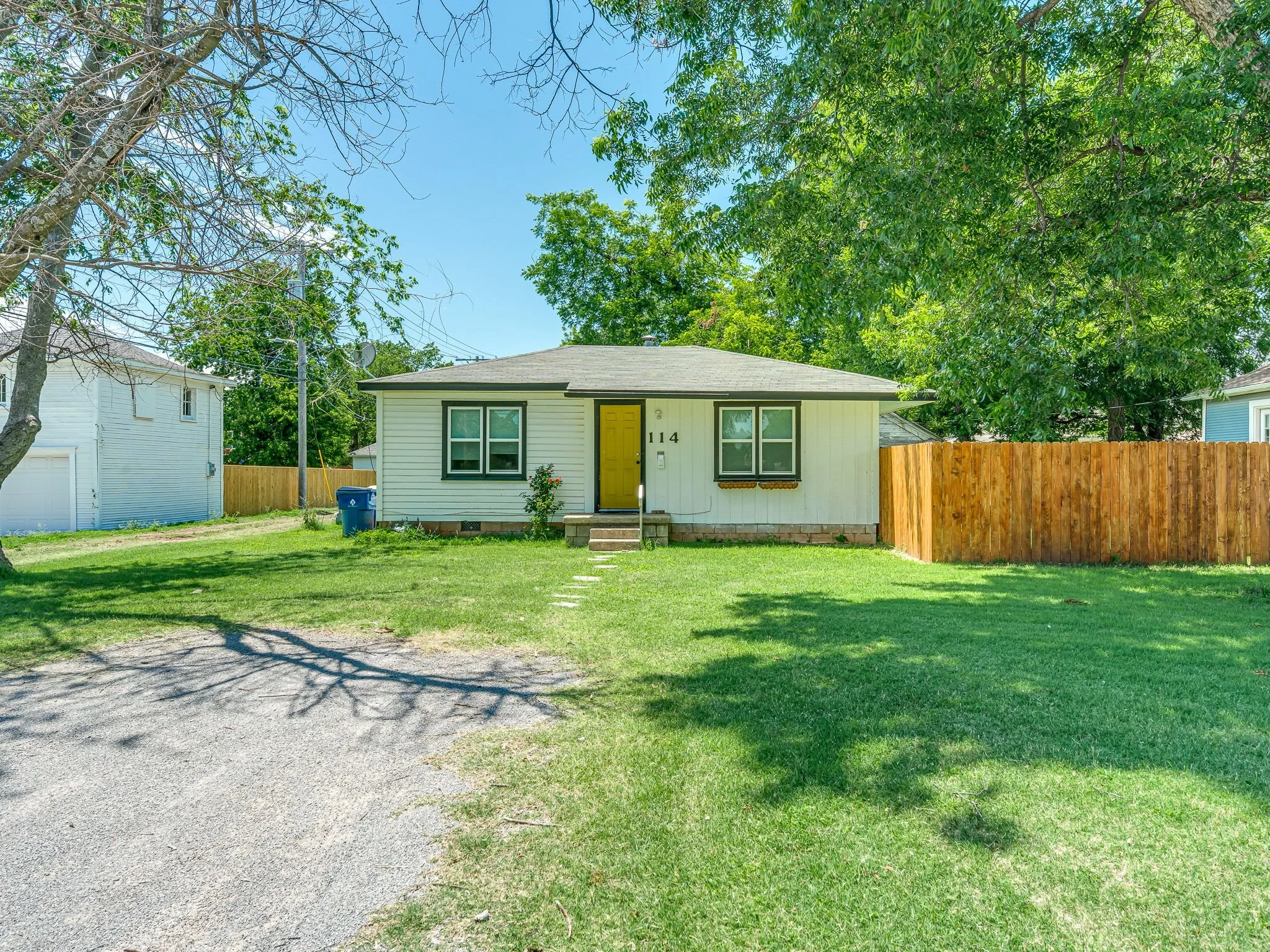 1401 W Chickasha Ave-38.jpg