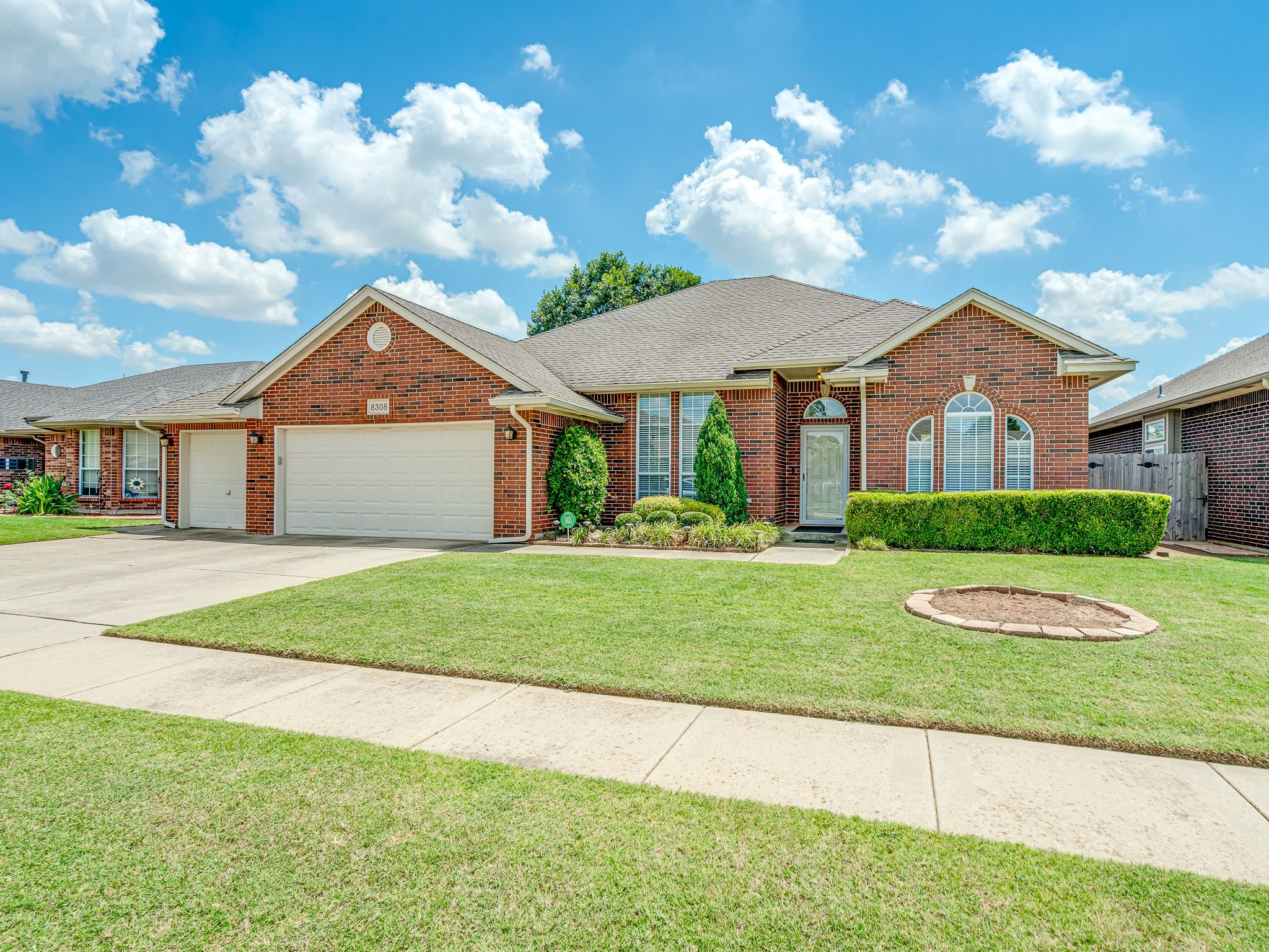 8308 NW 76th St-1.jpg