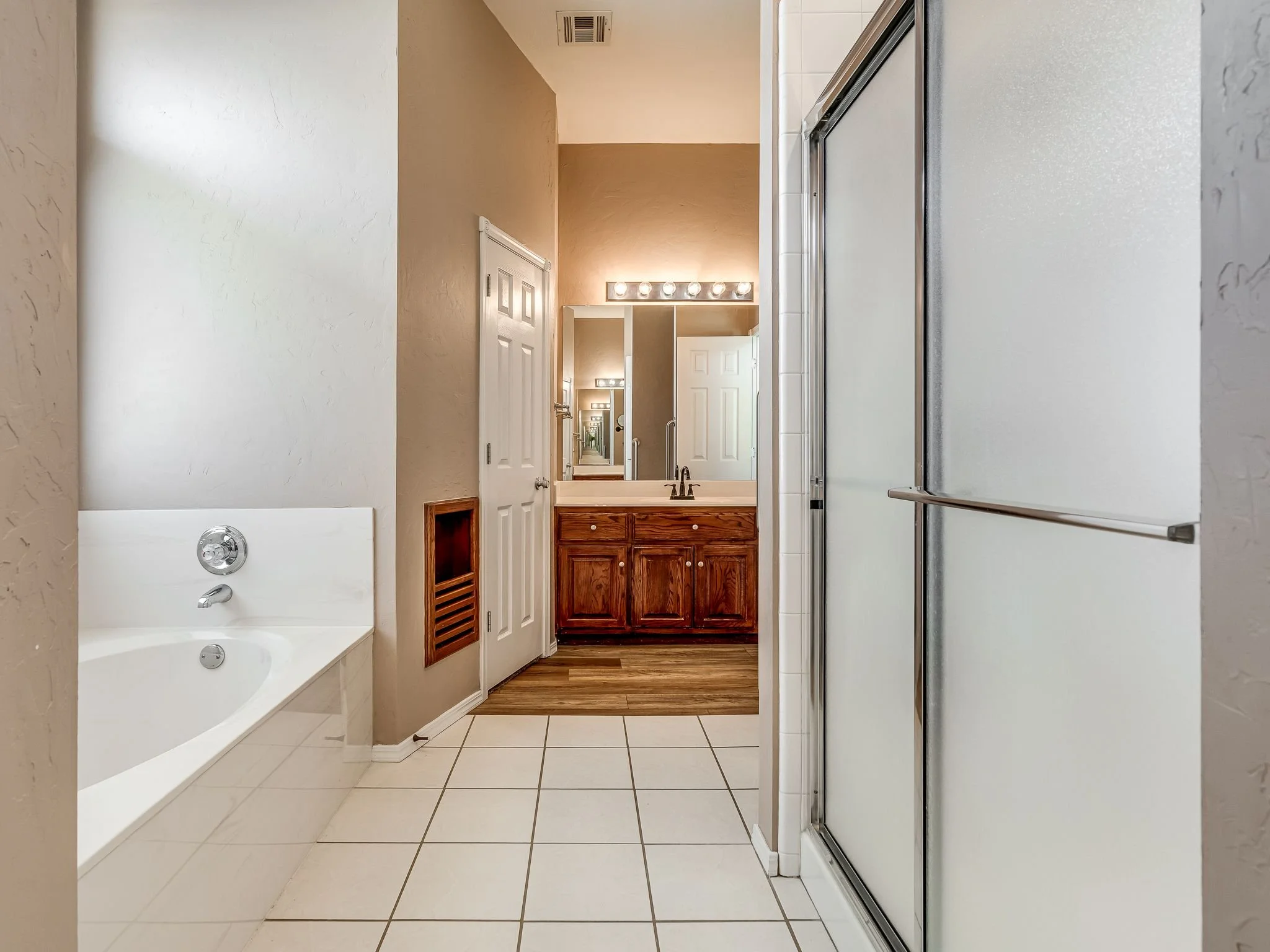 8308 NW 76th St-17.jpg