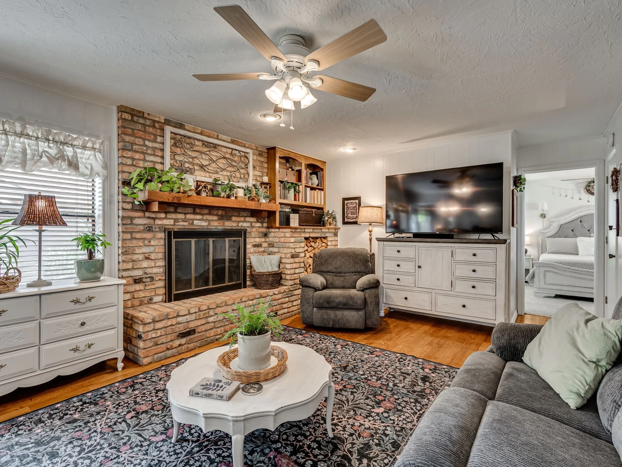 6819 NW 31st St-3.jpg