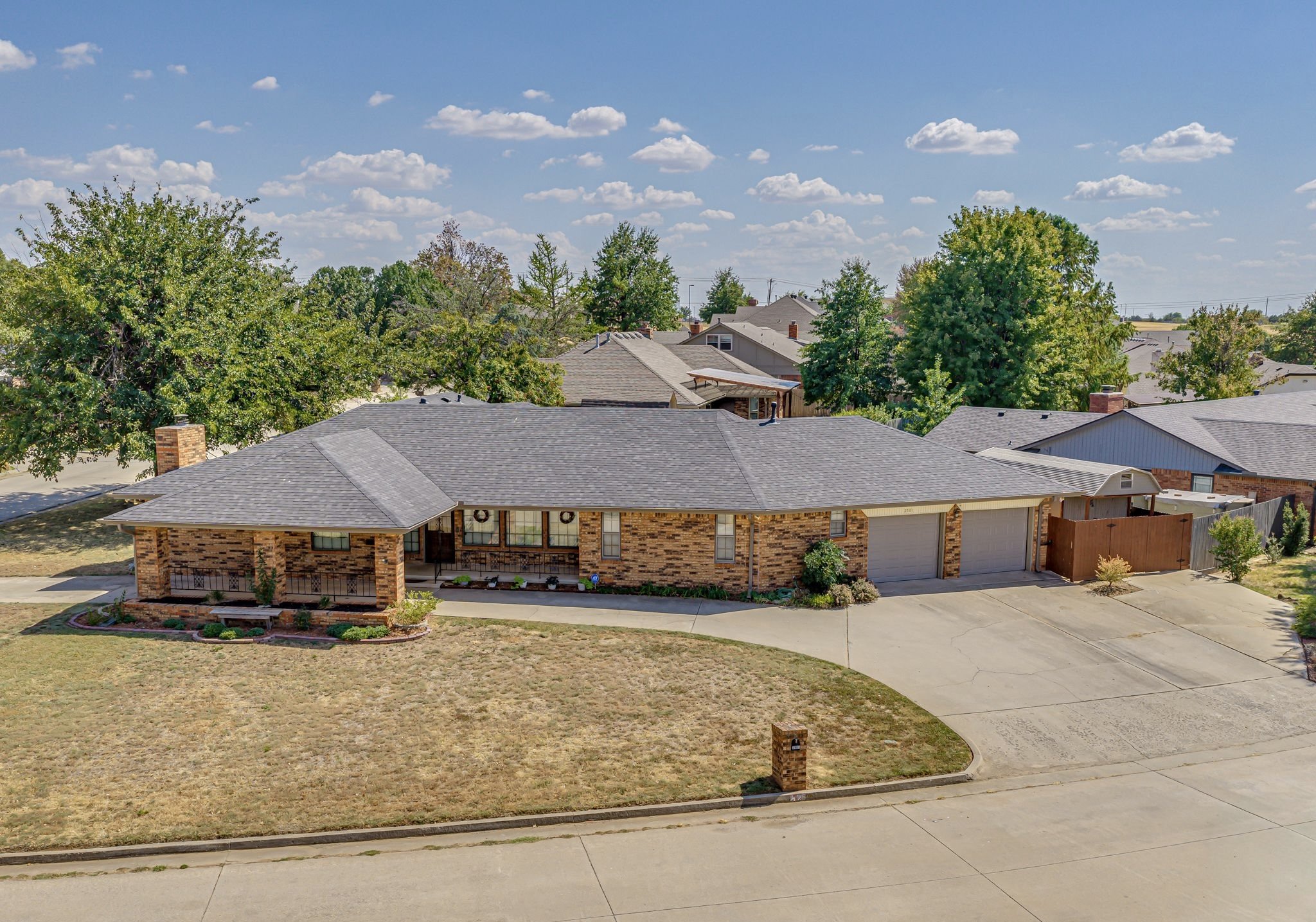 2501 Southlawn Dr-1.jpg