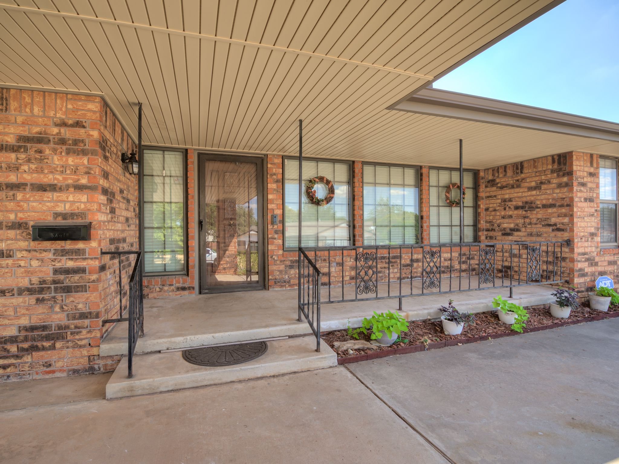 2501 Southlawn Dr-2.jpg
