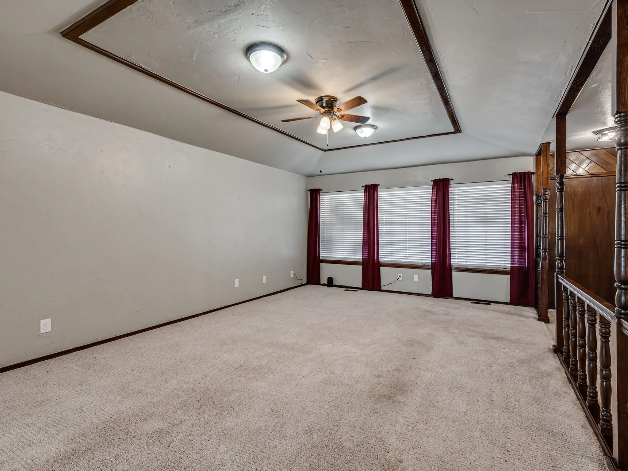 2501 Southlawn Dr-4.jpg