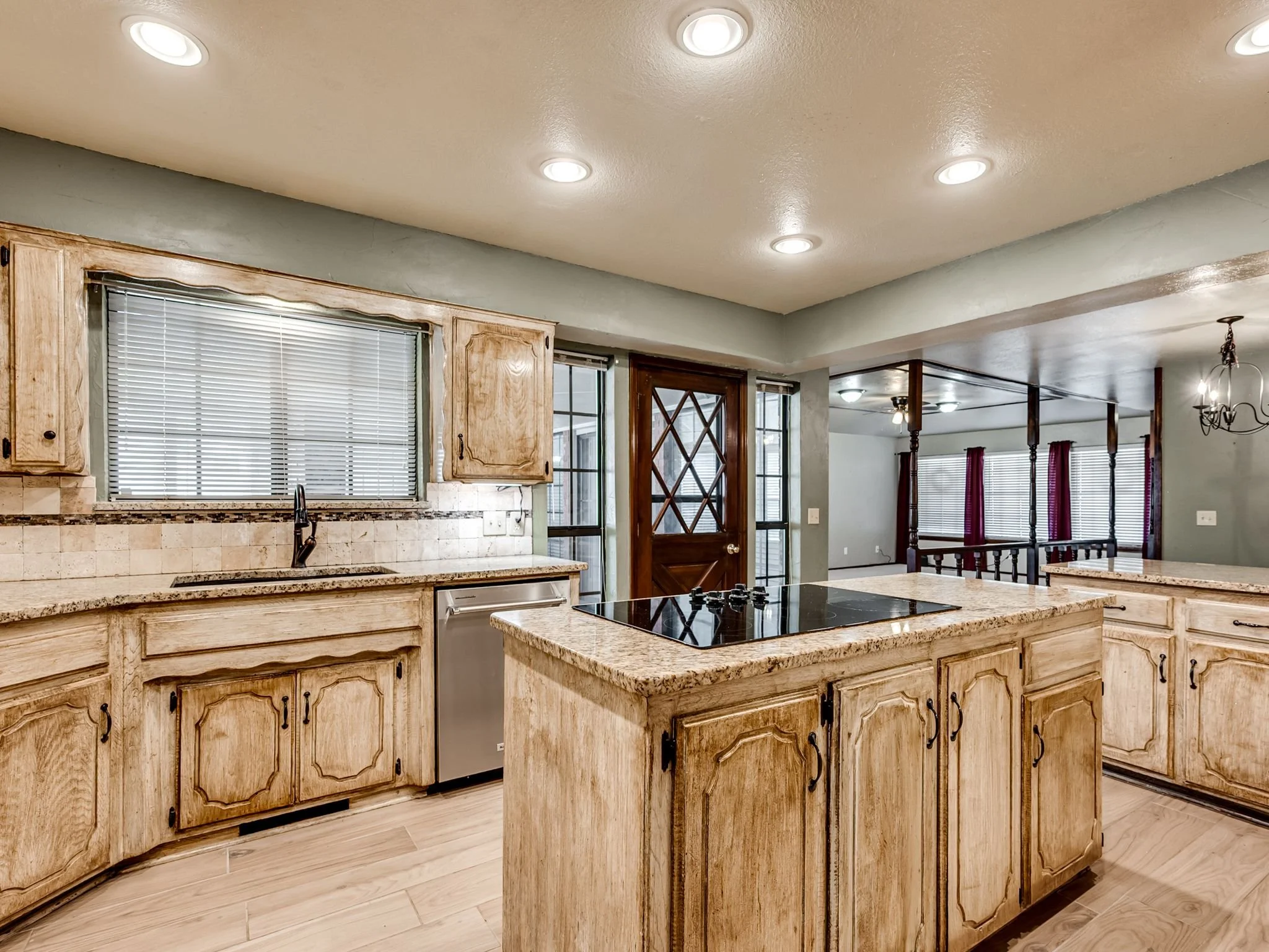 2501 Southlawn Dr-7.jpg