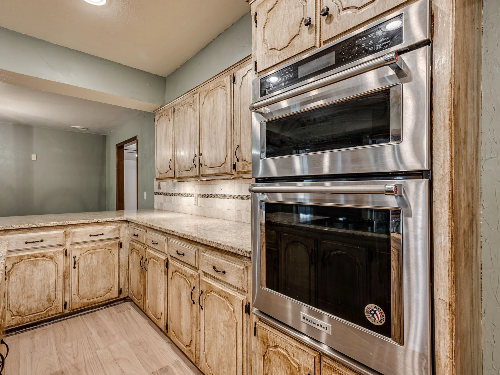 2501 Southlawn Dr-8.jpg