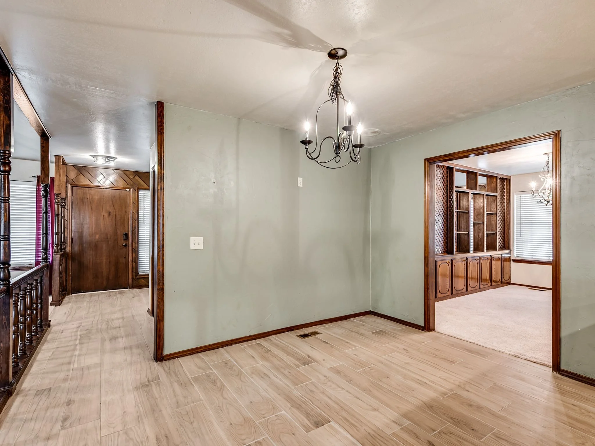 2501 Southlawn Dr-9.jpg