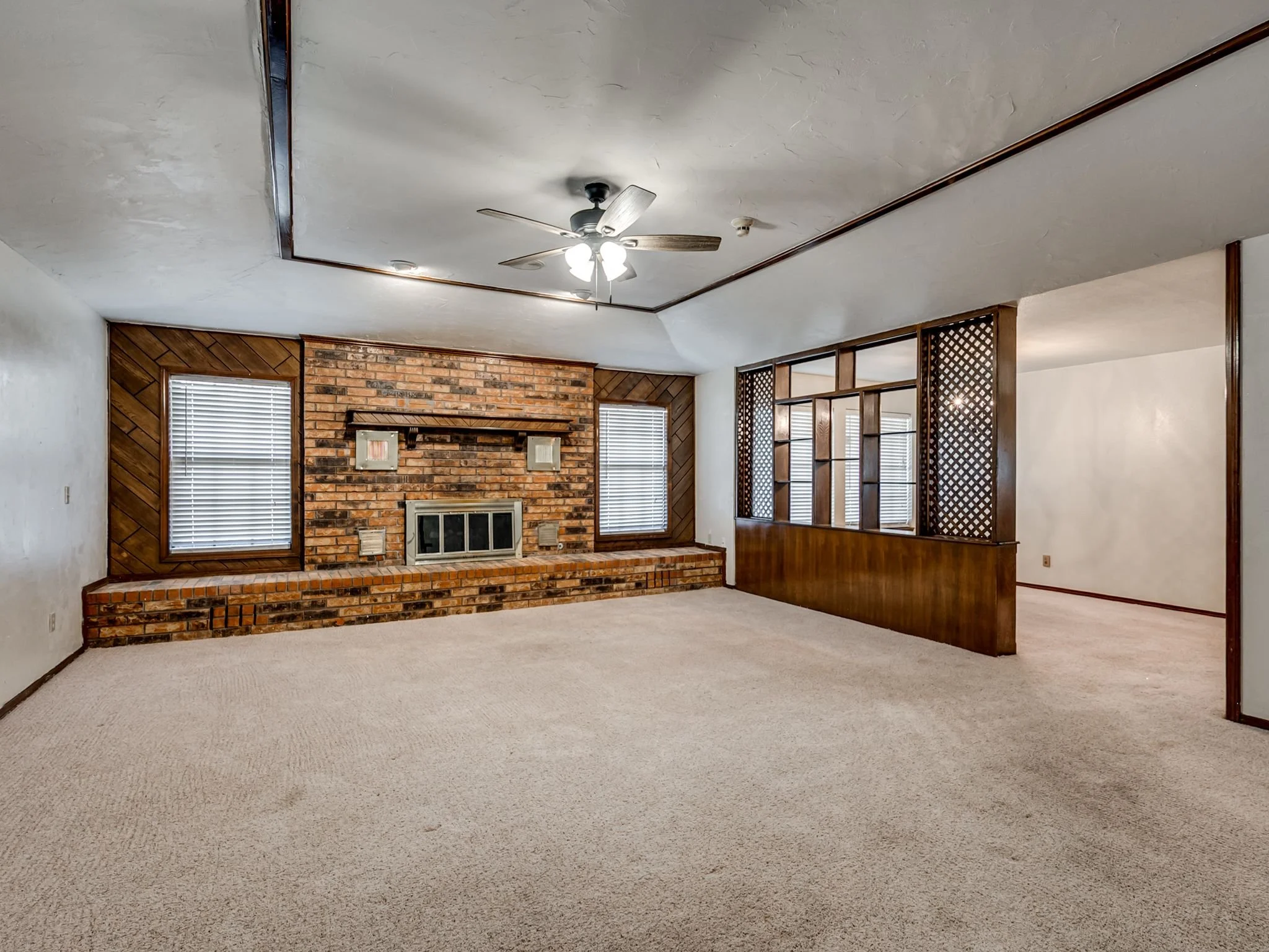 2501 Southlawn Dr-11.jpg