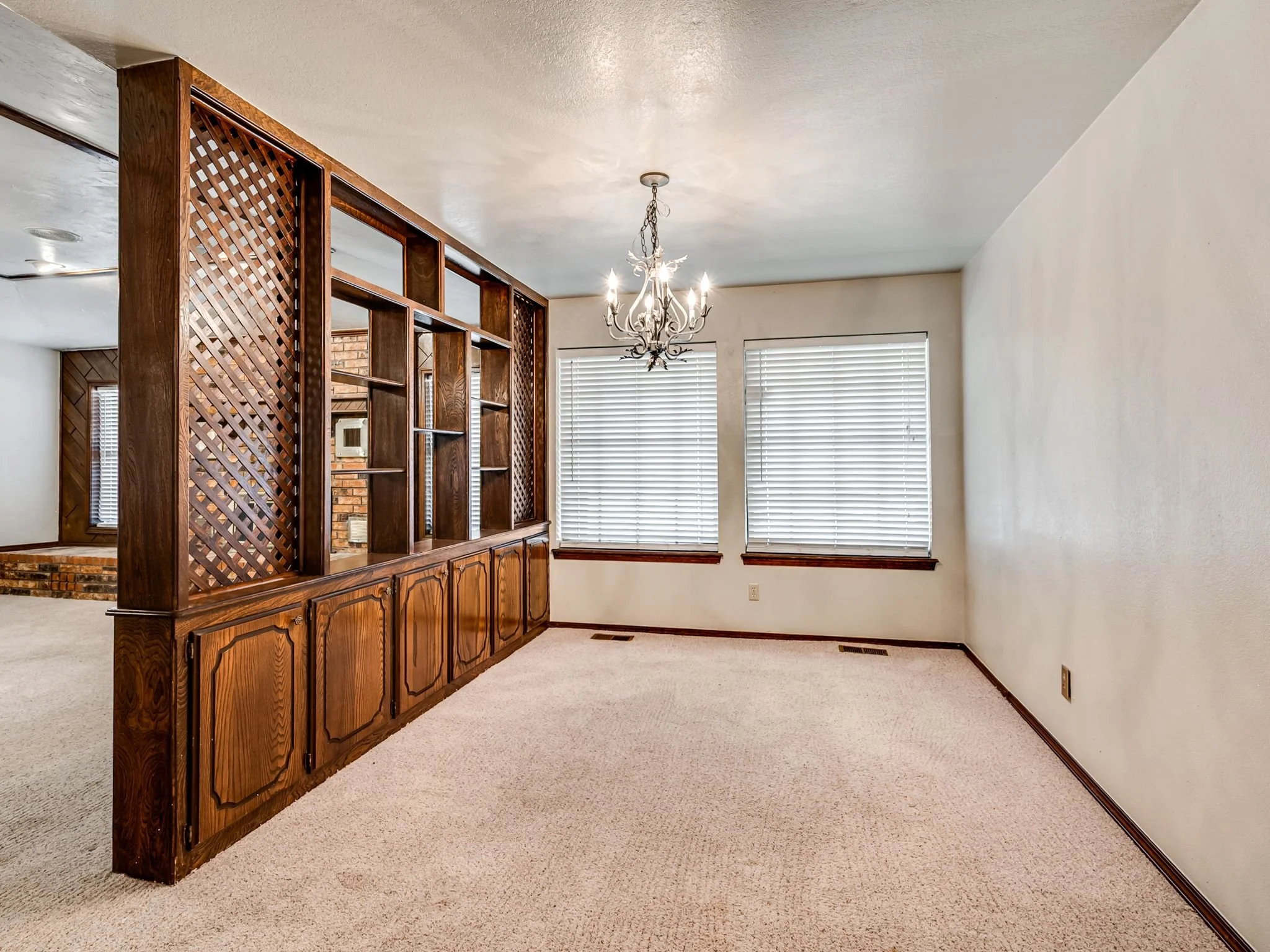 2501 Southlawn Dr-12.jpg