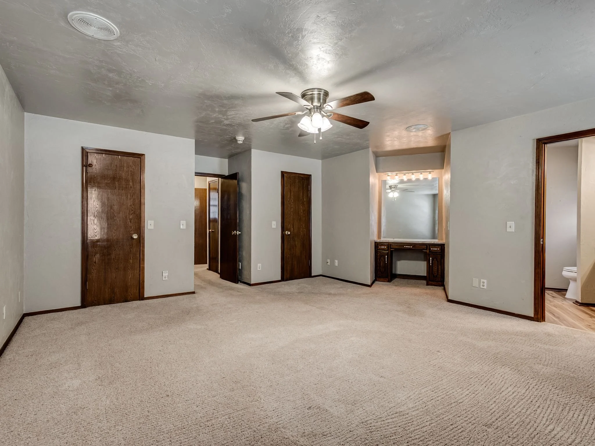 2501 Southlawn Dr-14.jpg