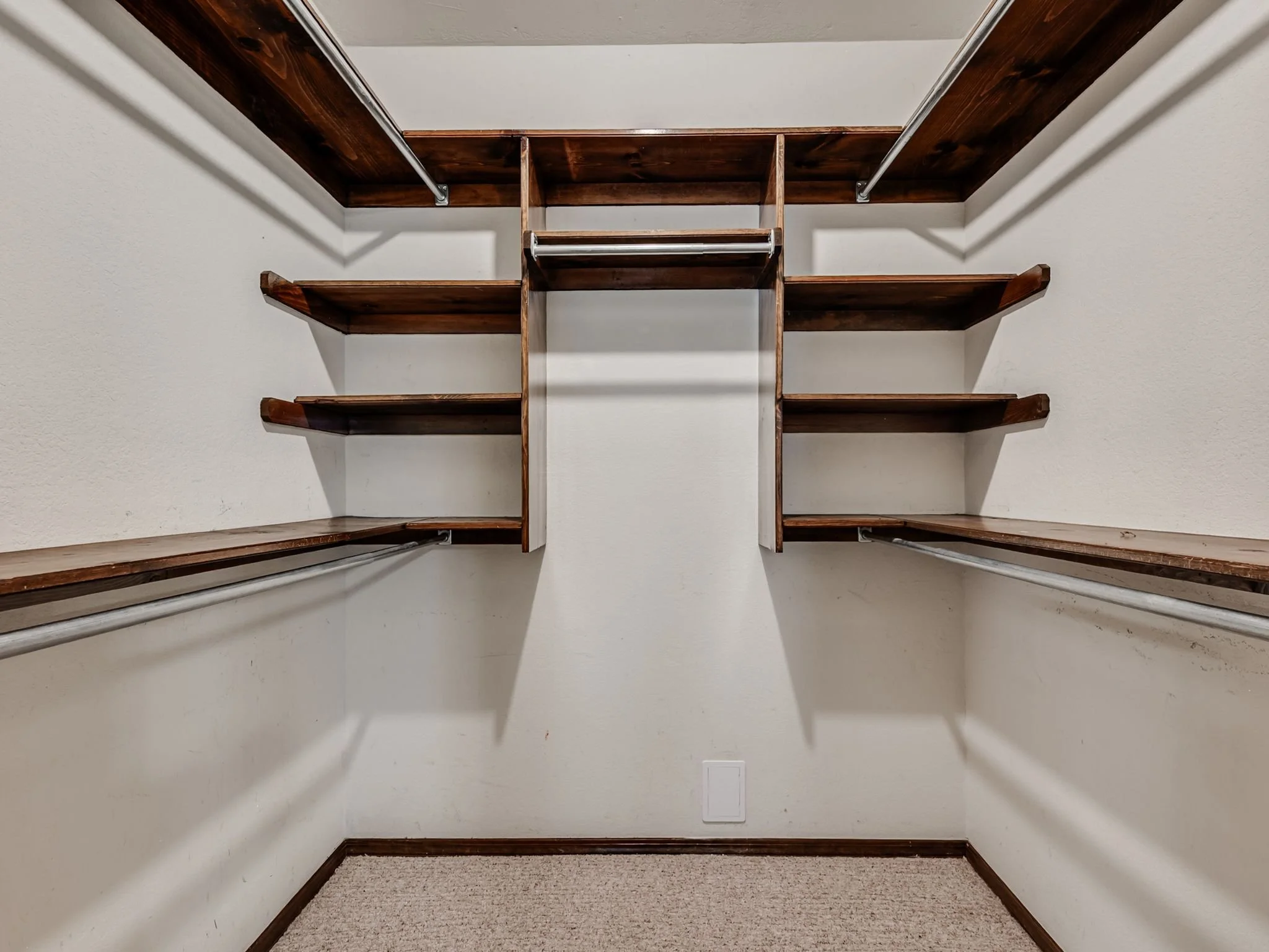 2501 Southlawn Dr-15.jpg