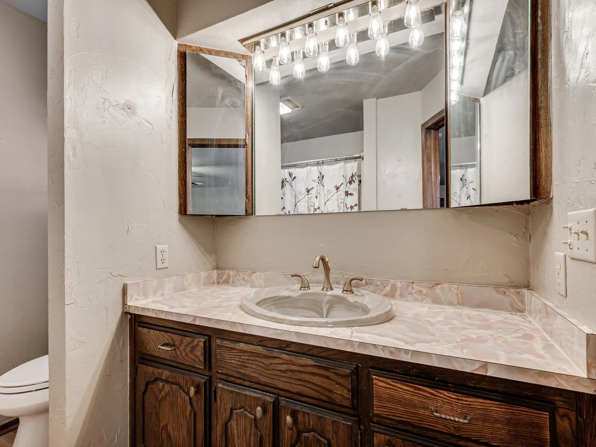2501 Southlawn Dr-16.jpg